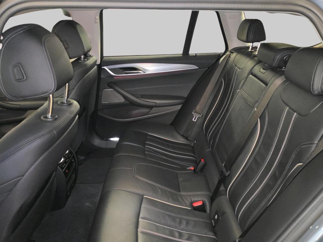 BMW 520d xDrive Touring Sport Line-image-13