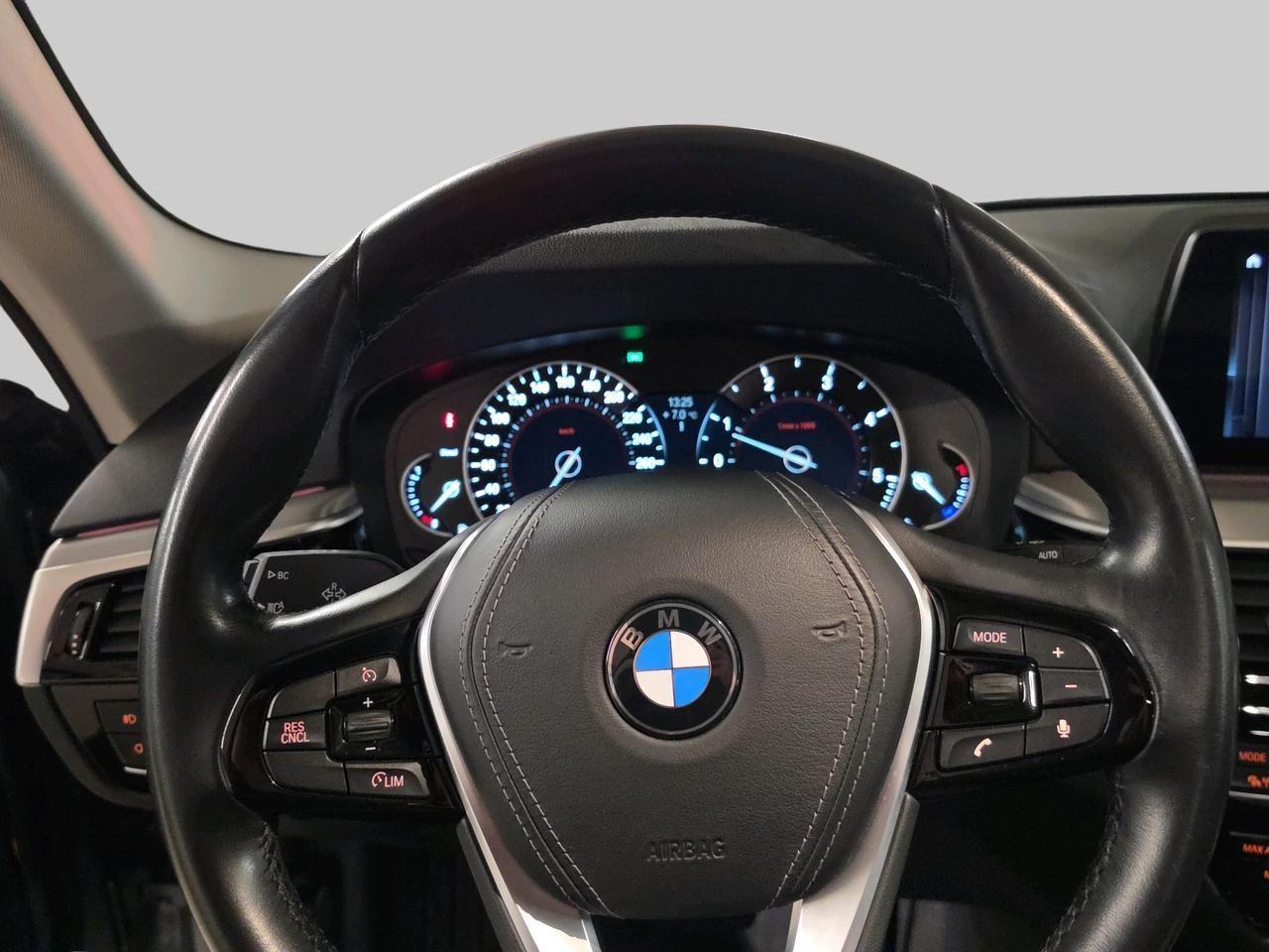 BMW 520d xDrive Touring Sport Line-image-15