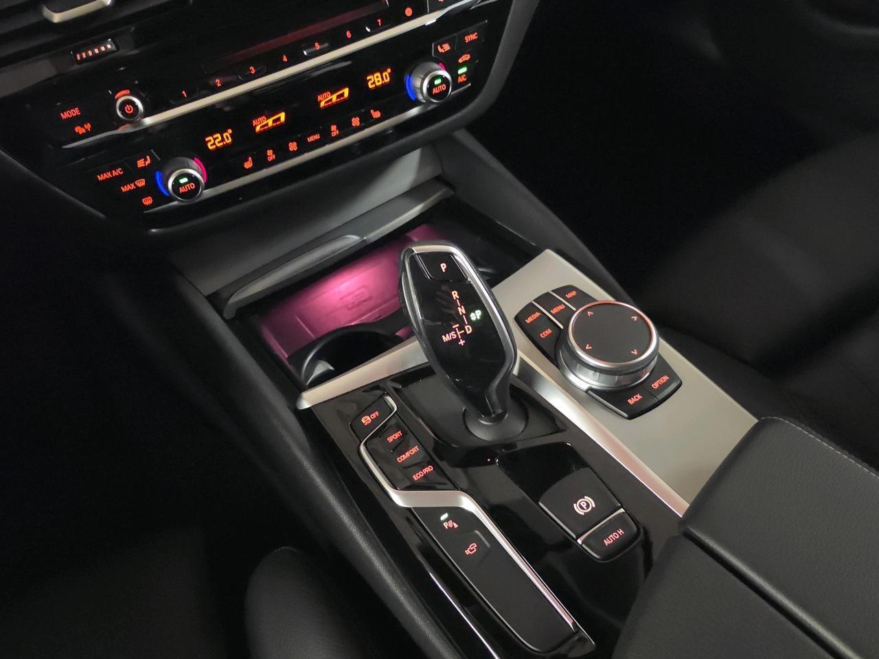 BMW 520d xDrive Touring Sport Line-image-16