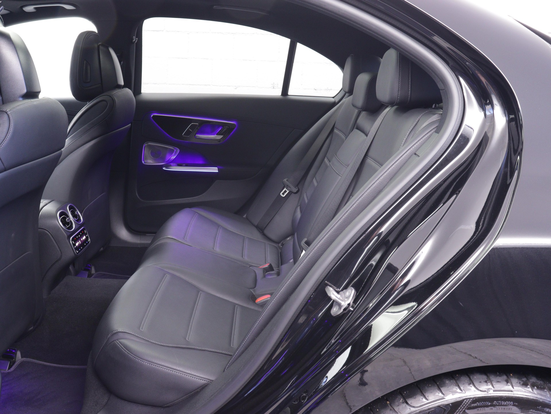 MERCEDES-BENZ C 200 AMG Line 4matic-image-10