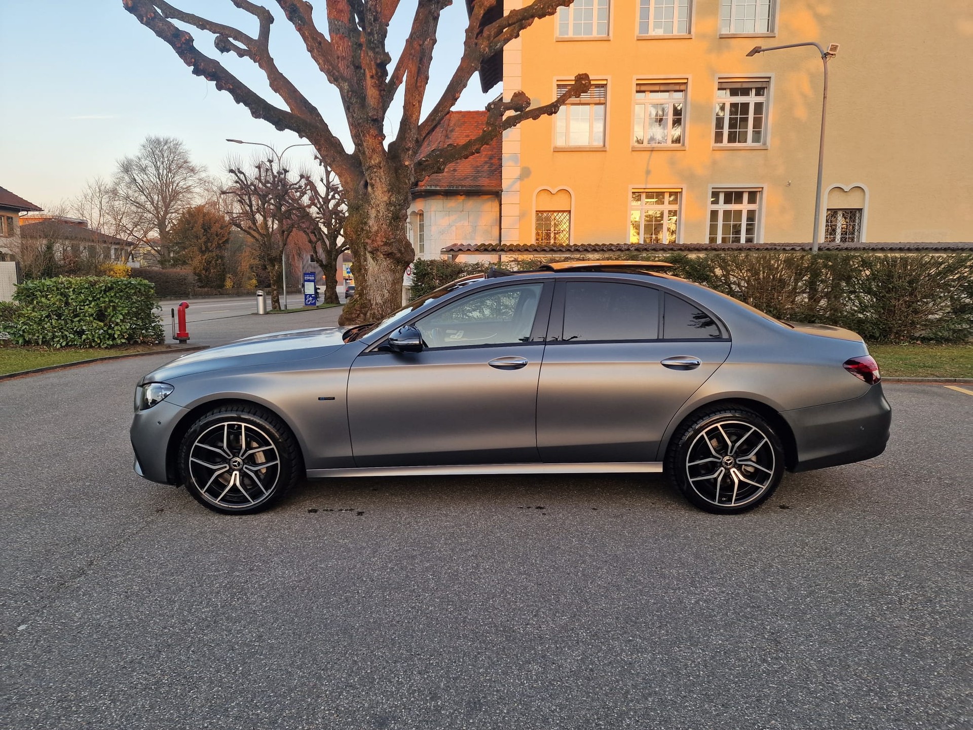 MERCEDES-BENZ E 300 de 4Matic AMG Line 9G-Tronic-image-1