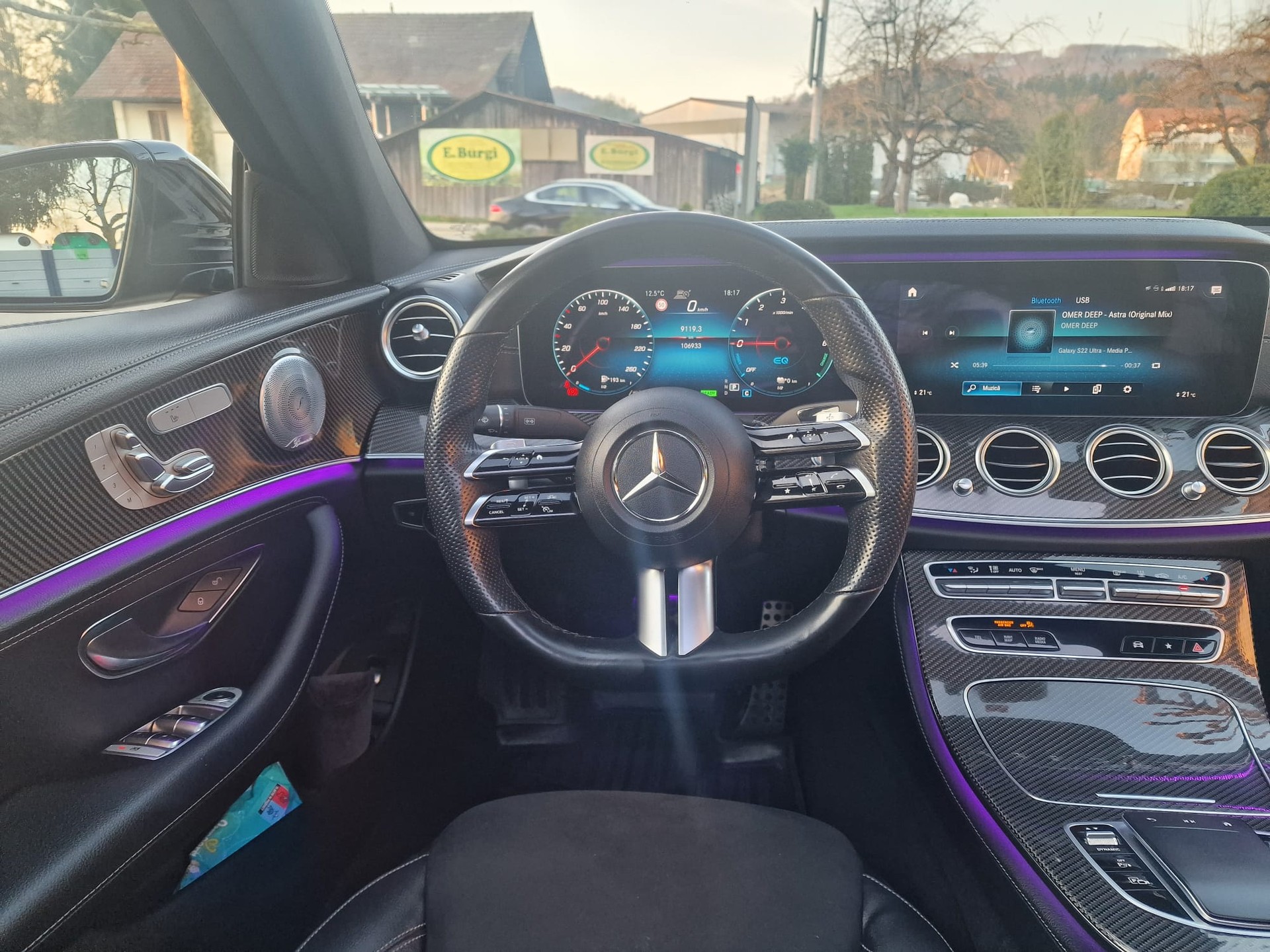 MERCEDES-BENZ E 300 de 4Matic AMG Line 9G-Tronic-image-3