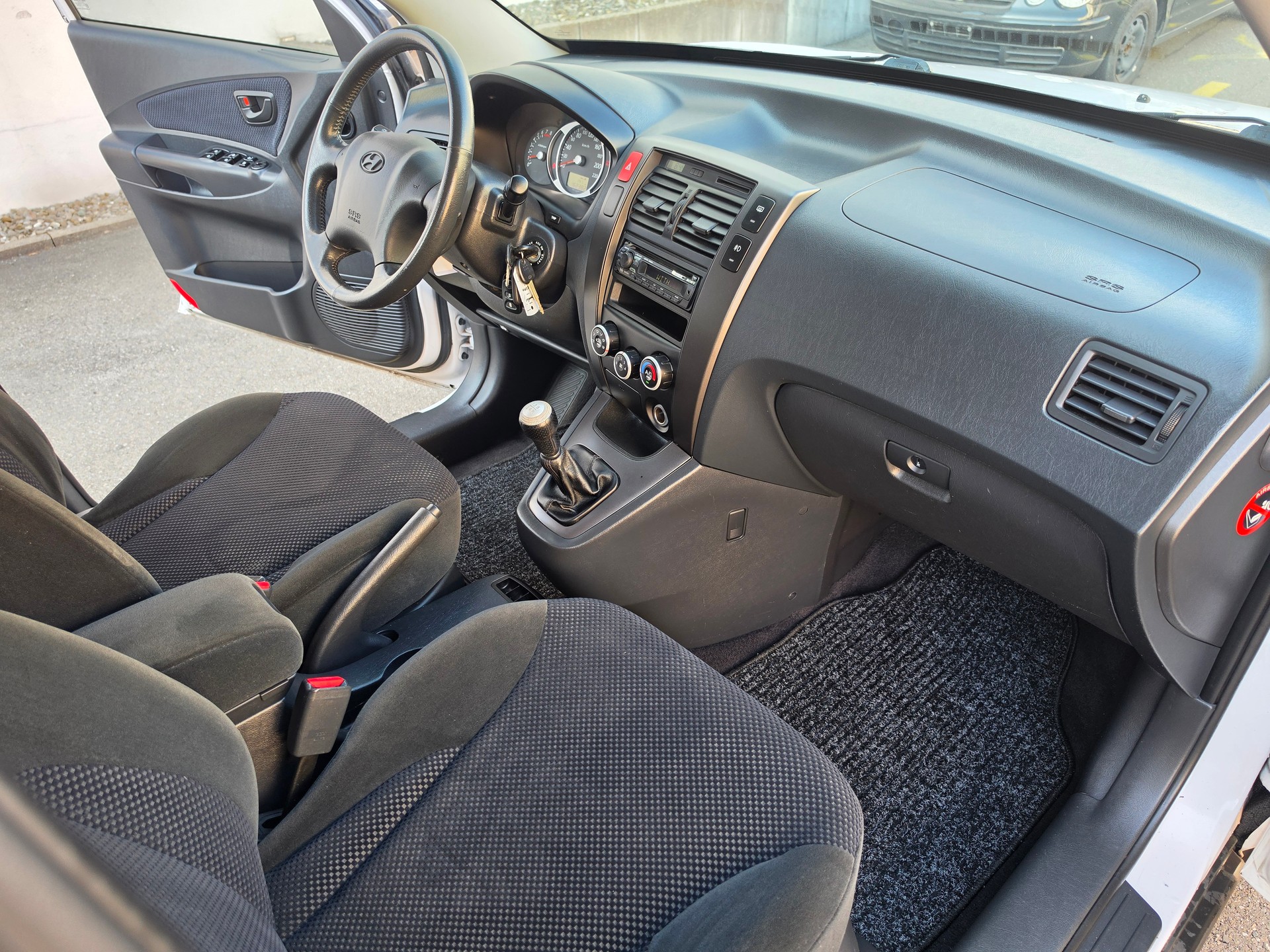 HYUNDAI Tucson 2.0 Comf. City 2WD-image-19