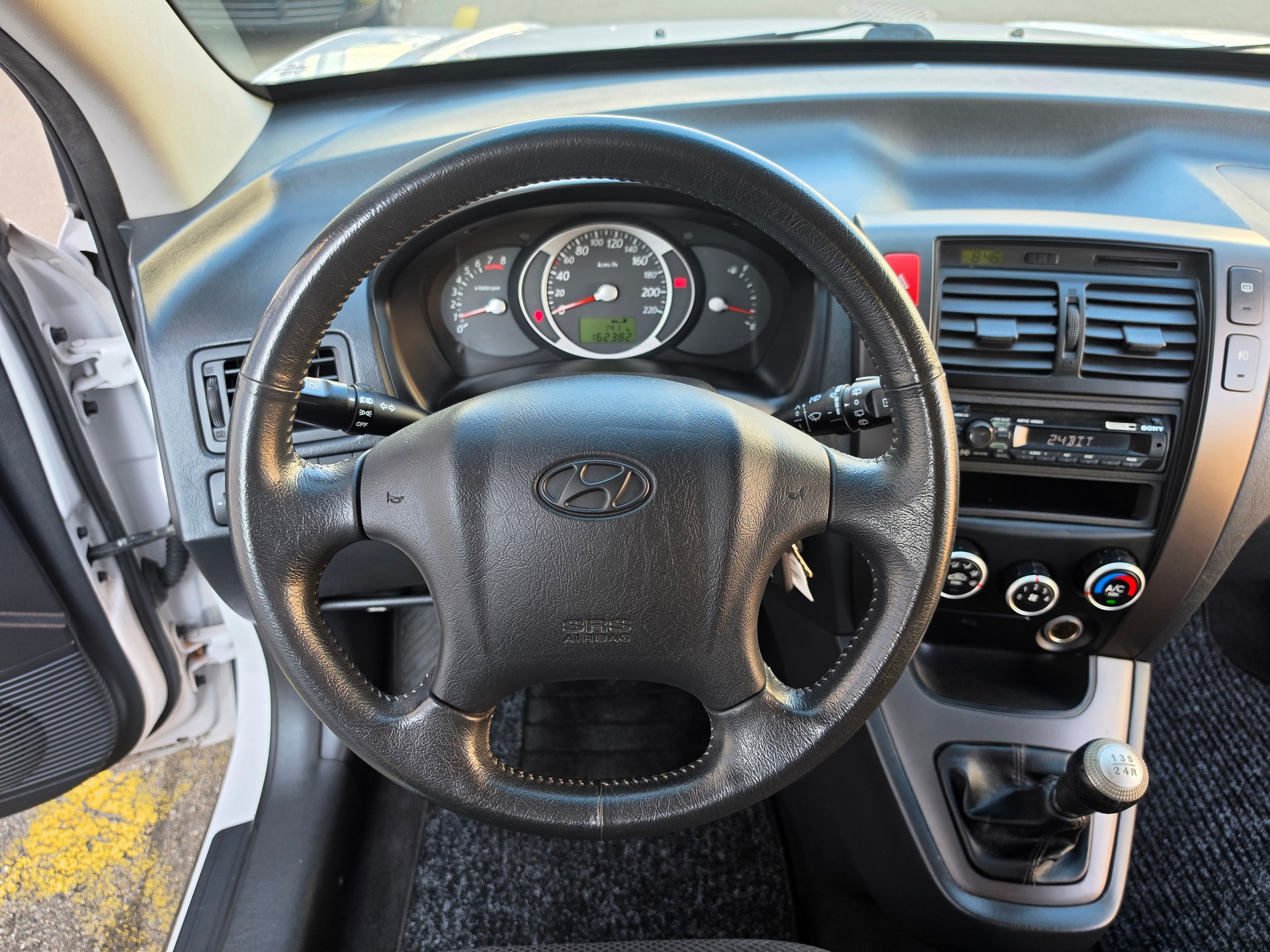HYUNDAI Tucson 2.0 Comf. City 2WD-image-24
