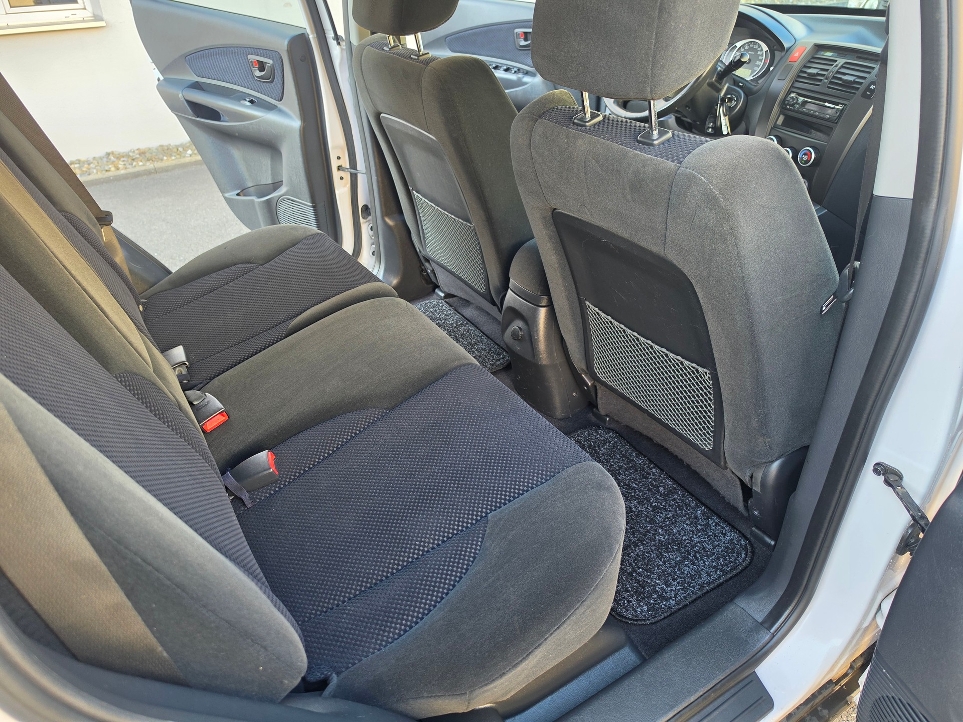 HYUNDAI Tucson 2.0 Comf. City 2WD-image-16