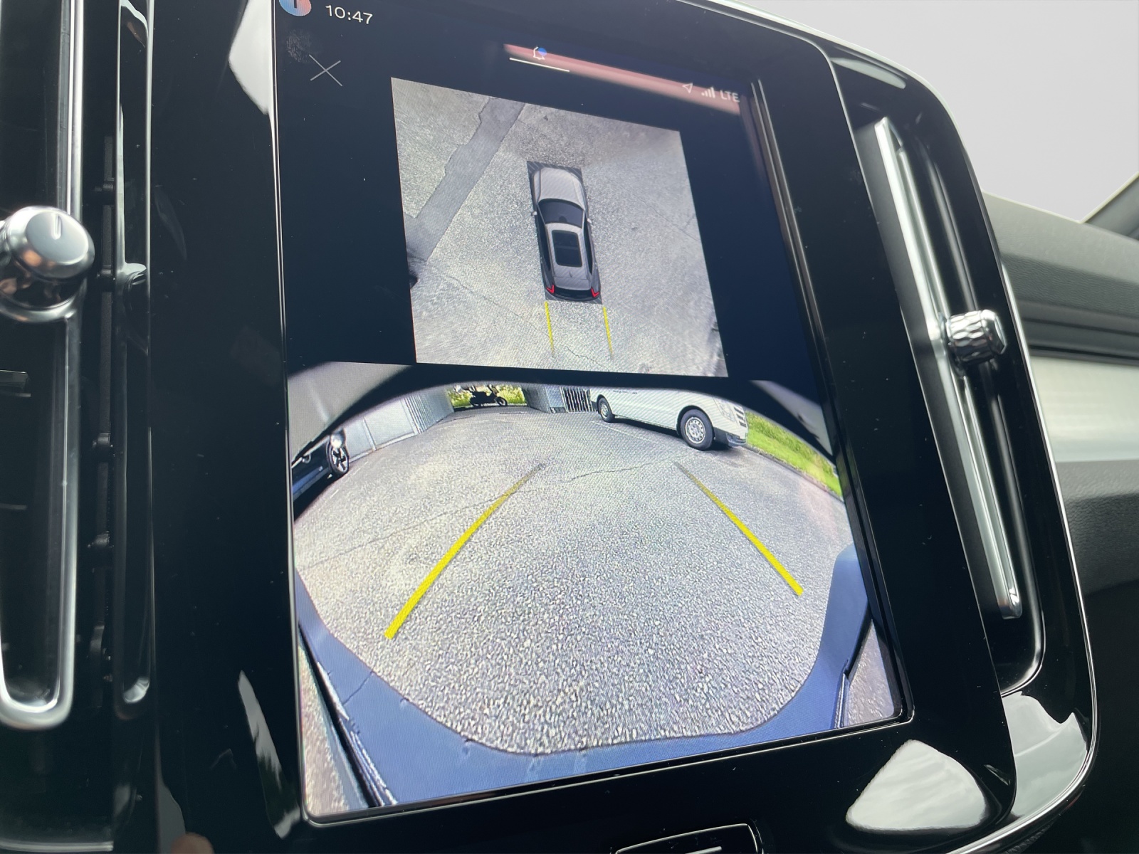VOLVO XC40 2.0 B4 MH Plus Dark-image-16