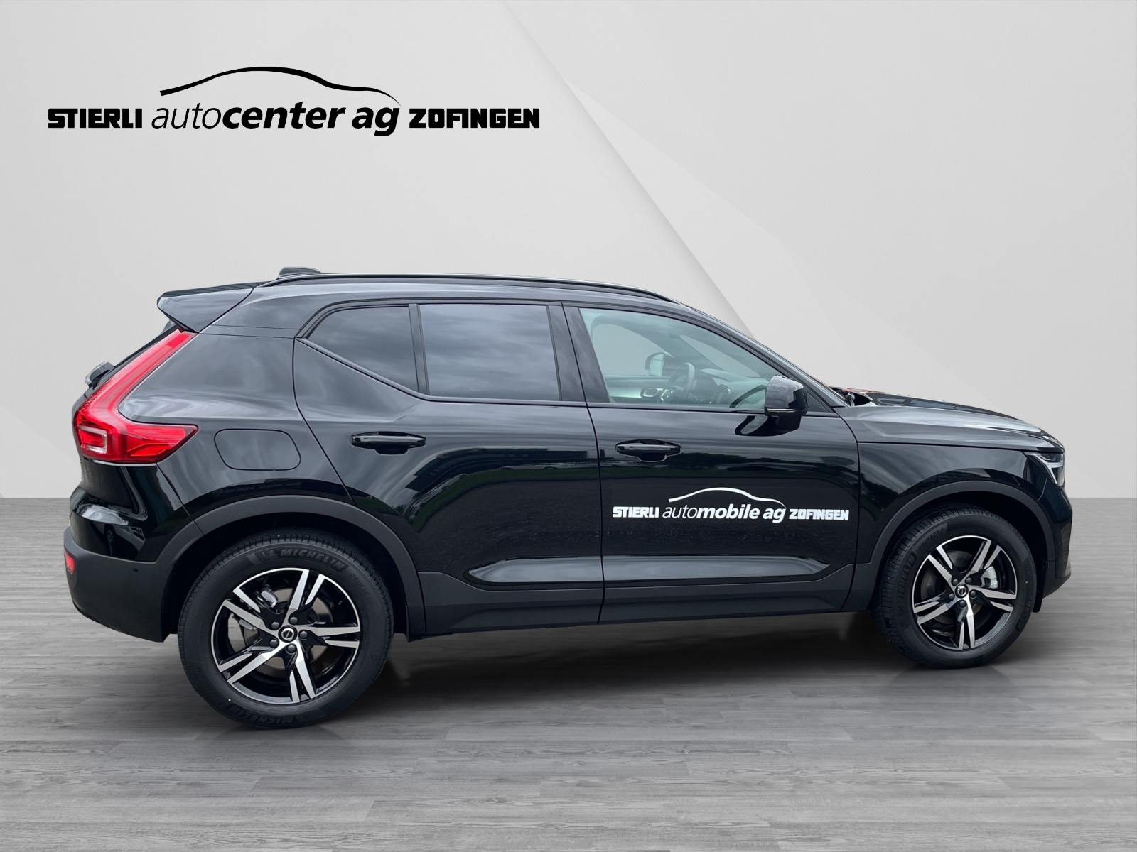 VOLVO XC40 2.0 B4 MH Plus Dark-image-3