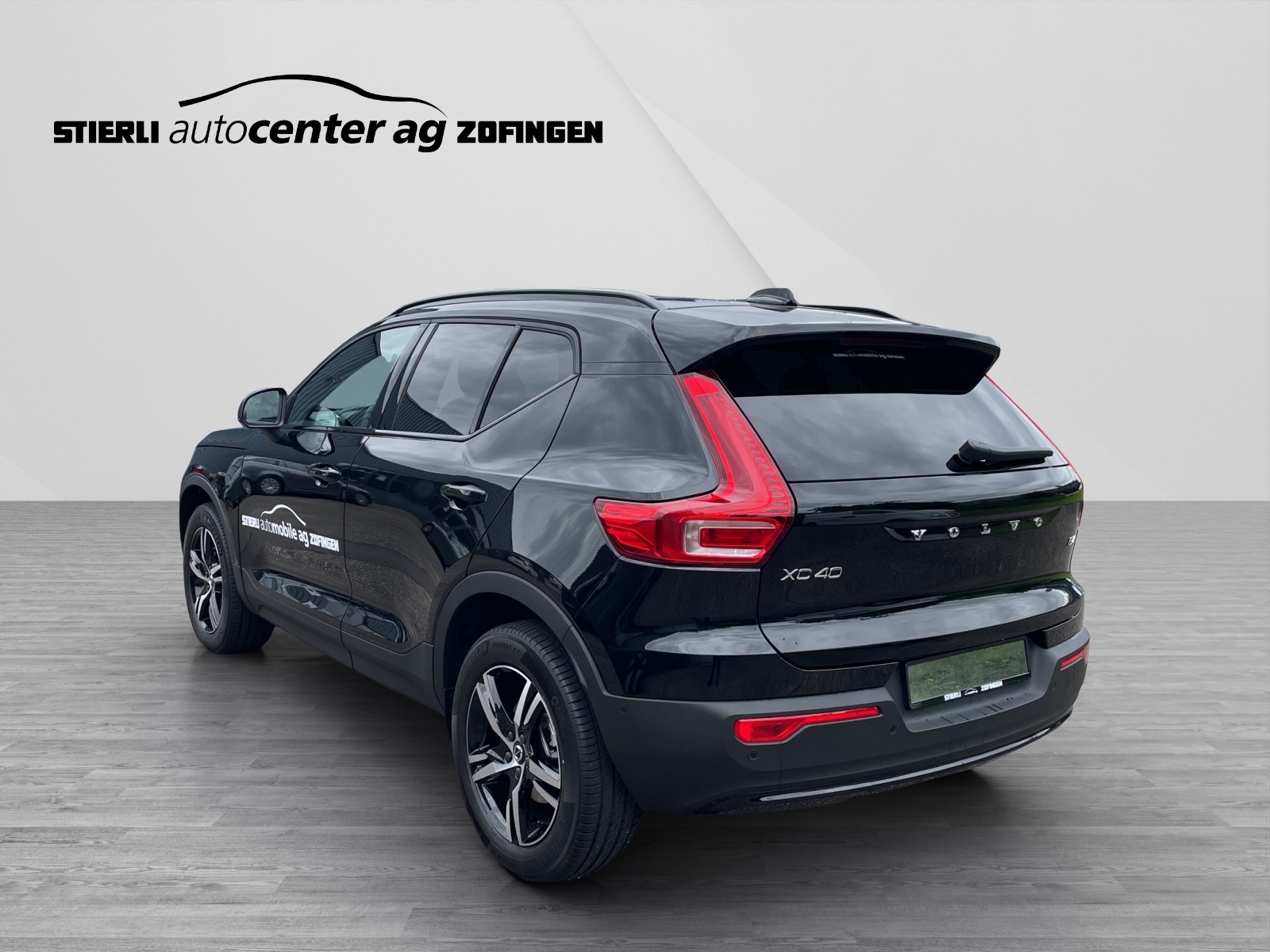 VOLVO XC40 2.0 B4 MH Plus Dark-image-6