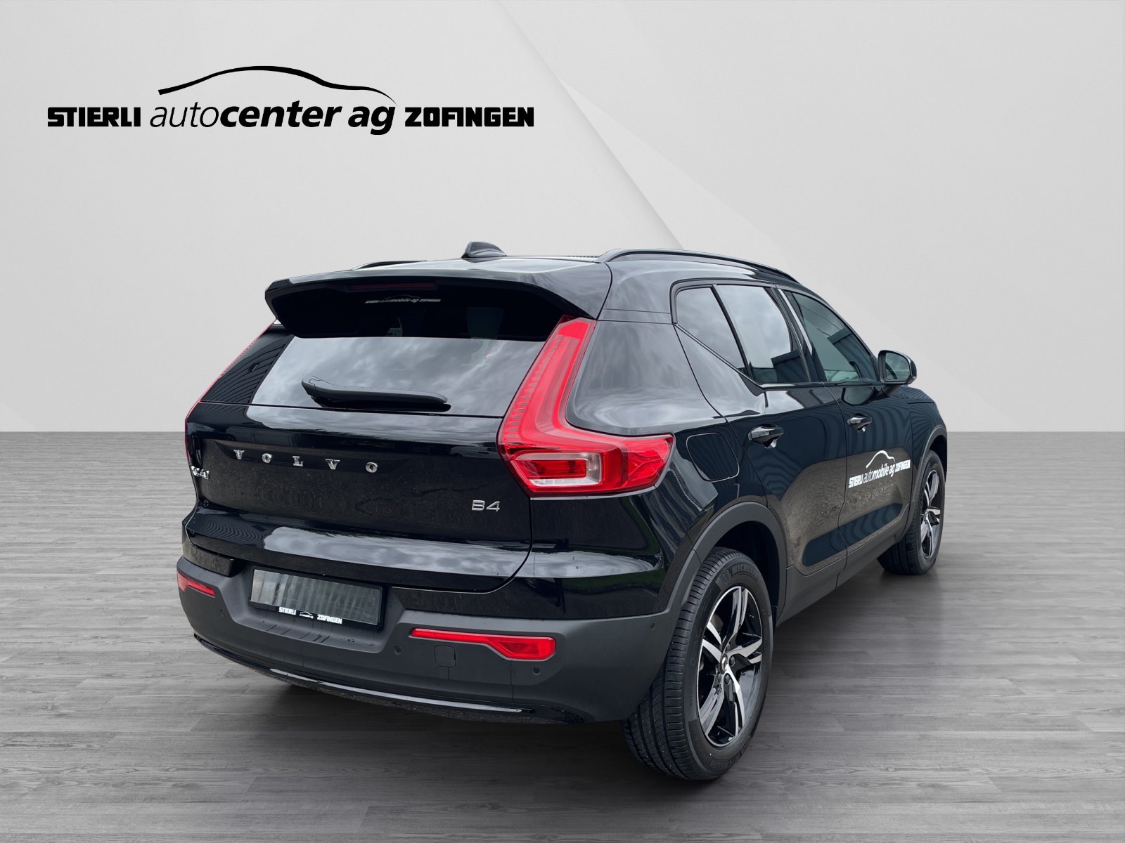 VOLVO XC40 2.0 B4 MH Plus Dark-image-4