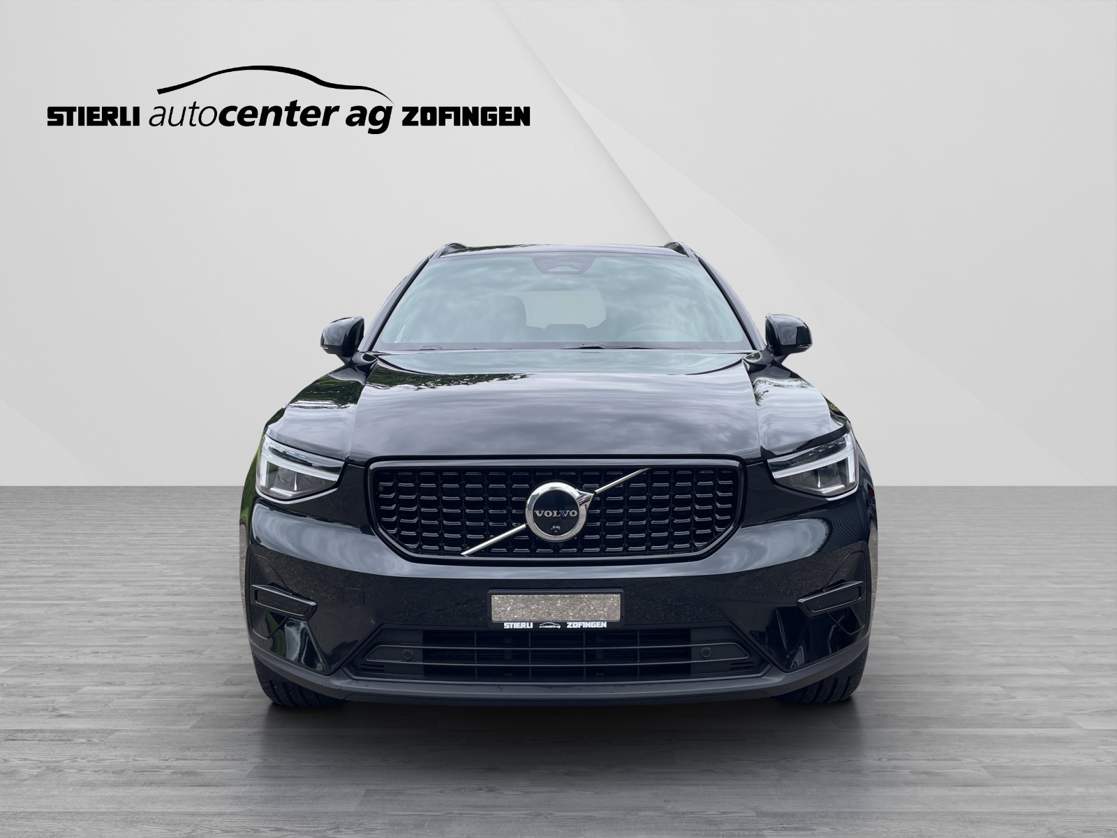 VOLVO XC40 2.0 B4 MH Plus Dark-image-1