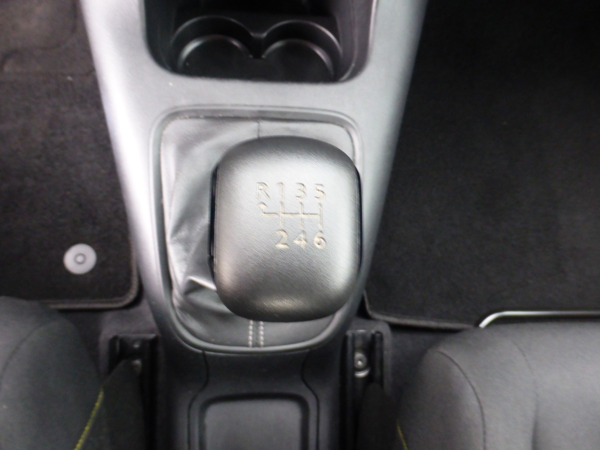 CITROEN C3 1.2i PureTech Feel-image-14