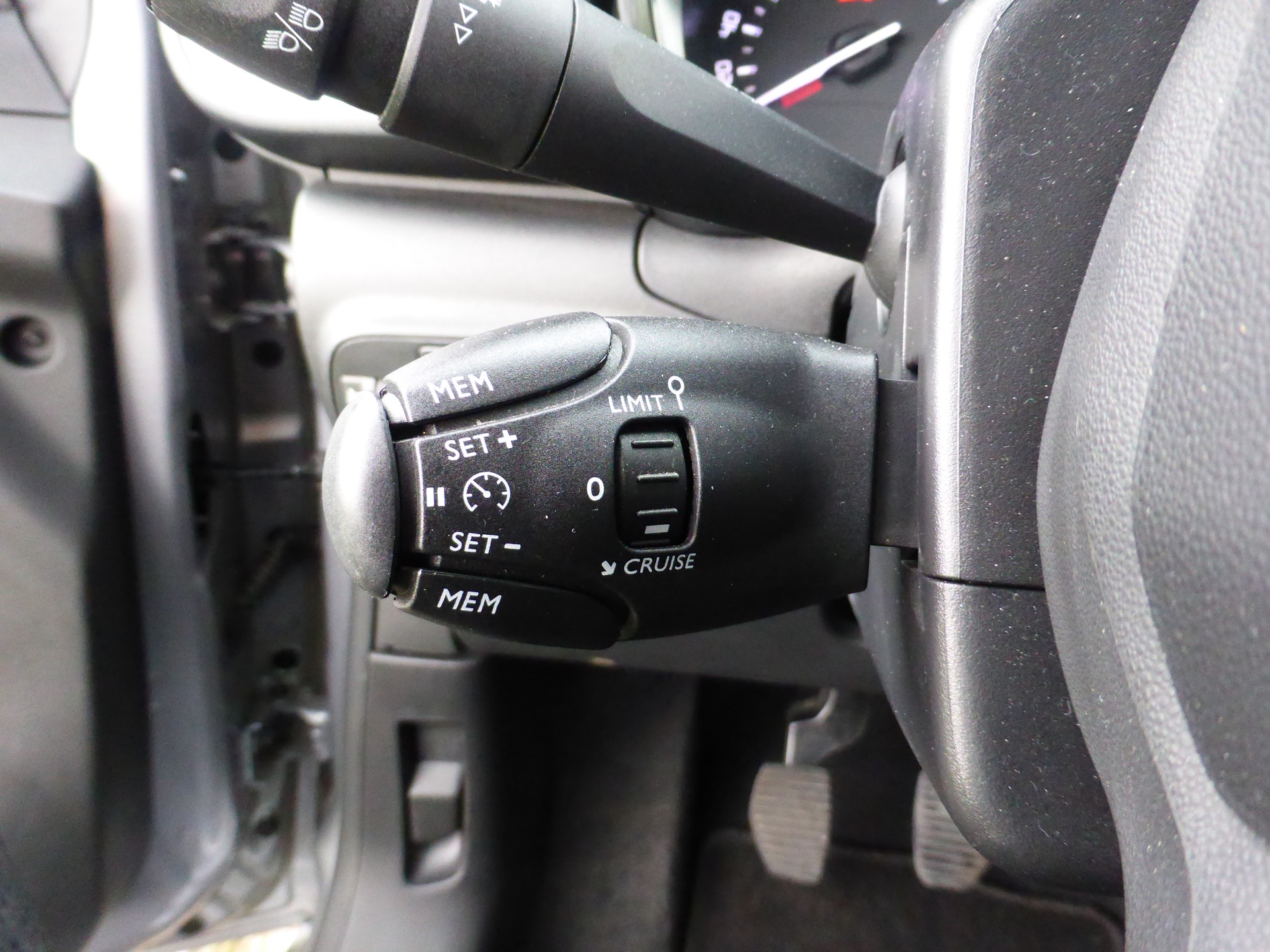 CITROEN C3 1.2i PureTech Feel-image-13