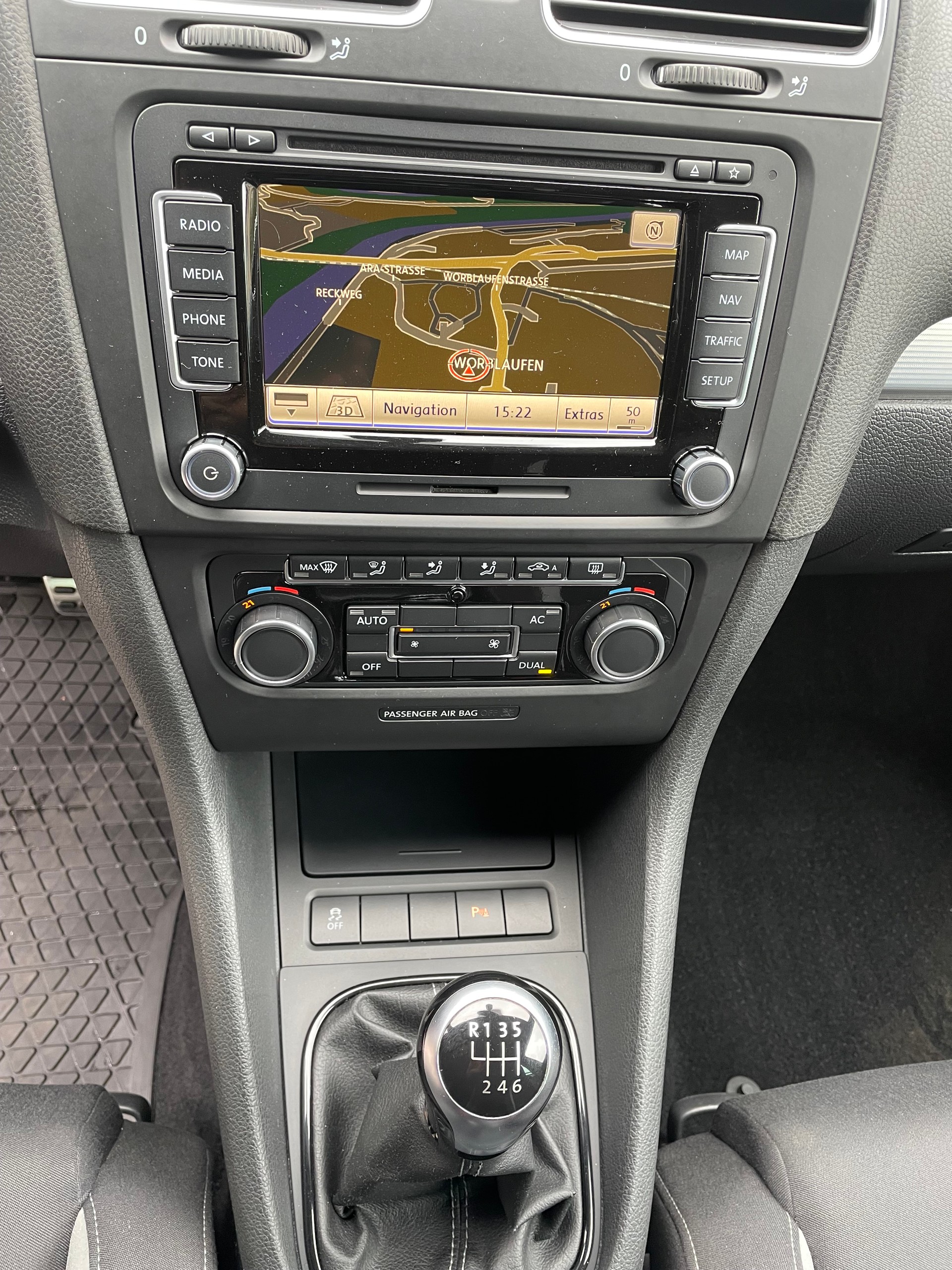VW Golf 2.0 TSI R 4Motion-image-9