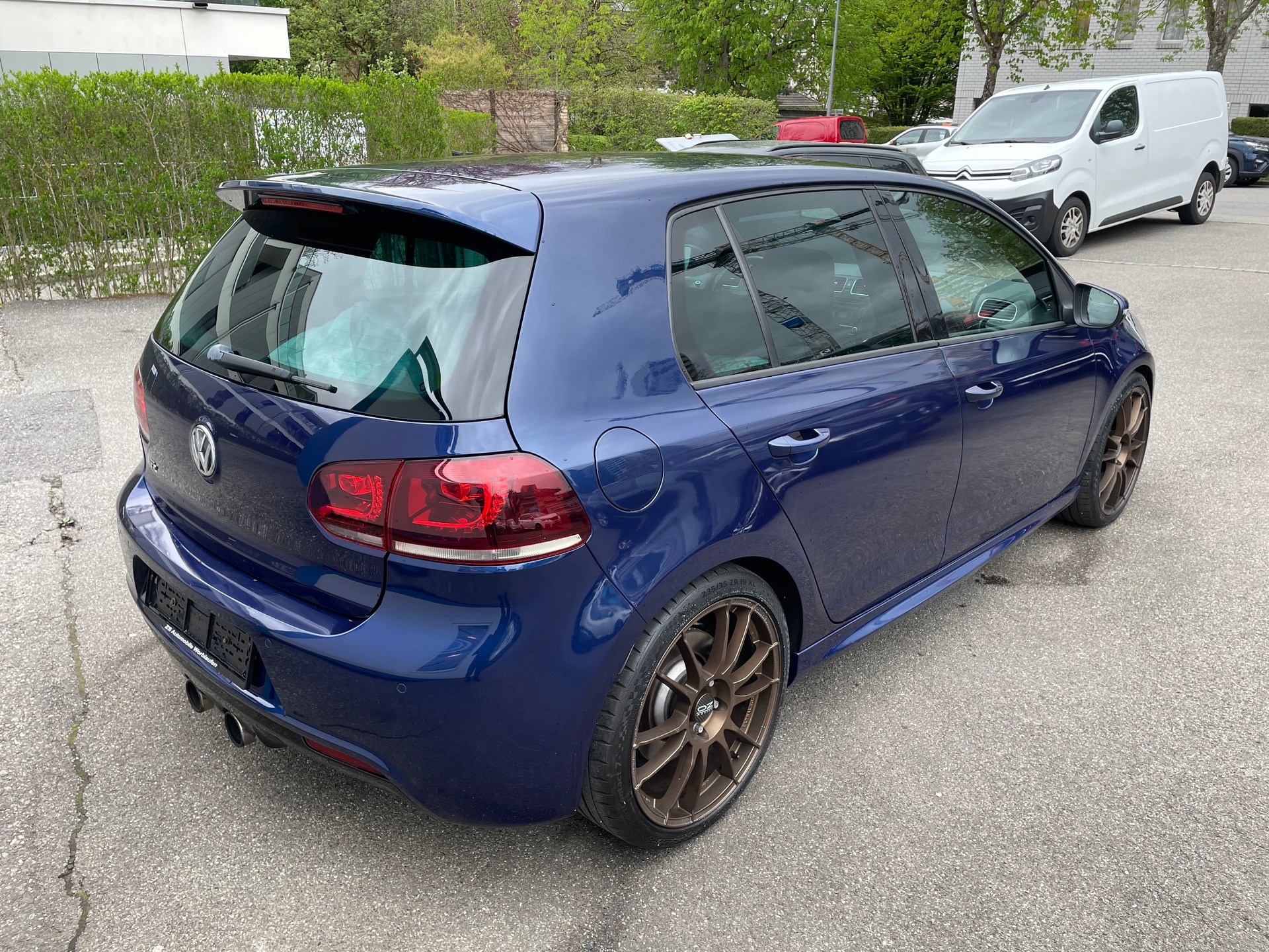 VW Golf 2.0 TSI R 4Motion-image-3