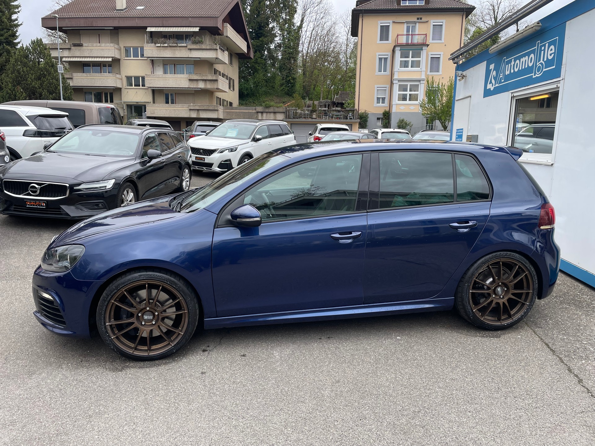 VW Golf 2.0 TSI R 4Motion-image-1