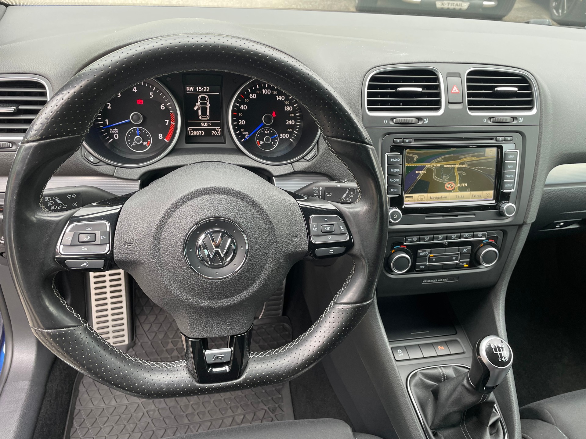 VW Golf 2.0 TSI R 4Motion-image-8