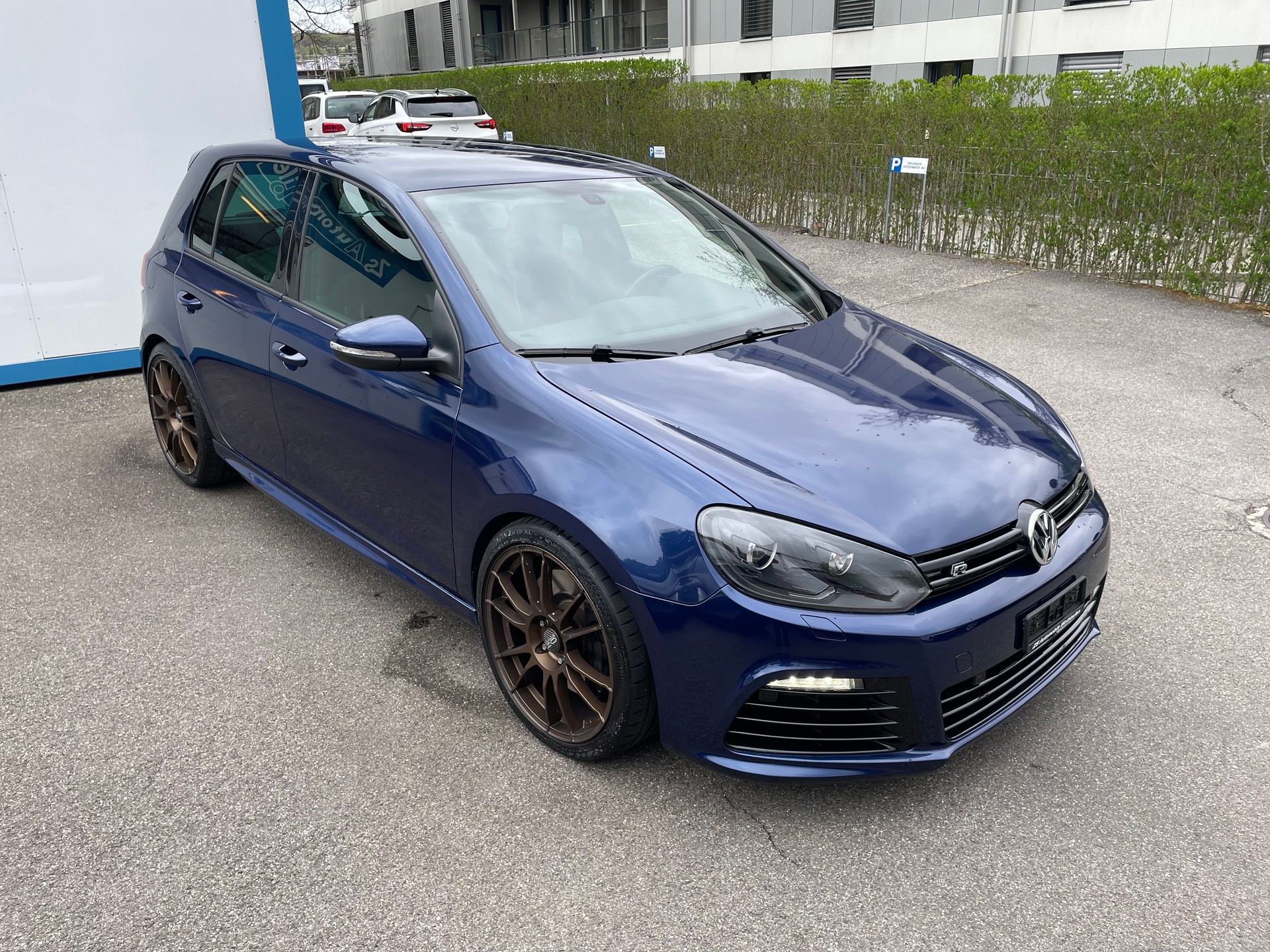 VW Golf 2.0 TSI R 4Motion-image-4