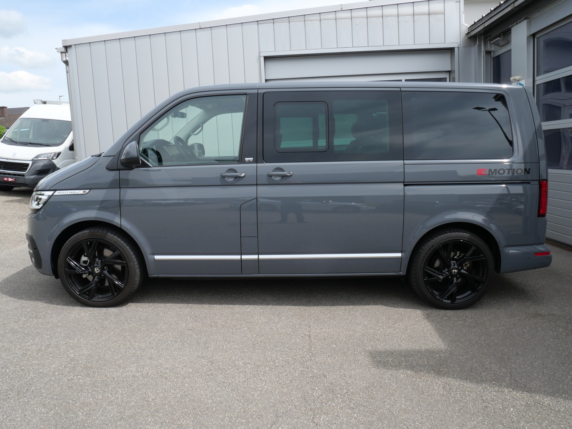 VW T6.1 Multivan 2.0 Bi-TDI Generation Six Highline 4Motion DSG *Neuzustand, CH-Auto*-showroom-element-1