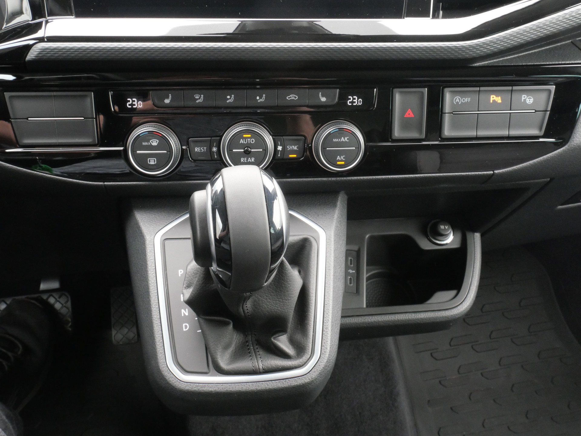 VW T6.1 Multivan 2.0 Bi-TDI Generation Six Highline 4Motion DSG *Neuzustand, CH-Auto*-image-17