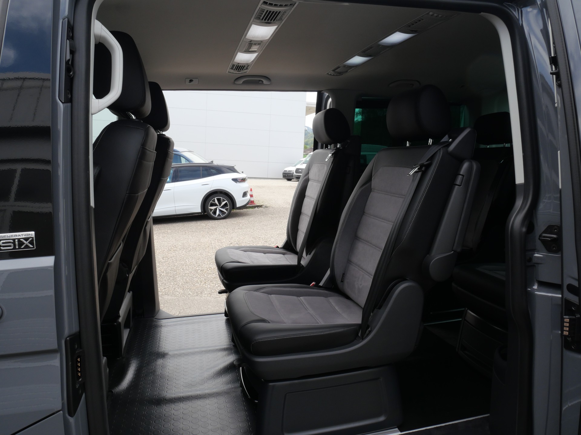 VW T6.1 Multivan 2.0 Bi-TDI Generation Six Highline 4Motion DSG *Neuzustand, CH-Auto*-image-11