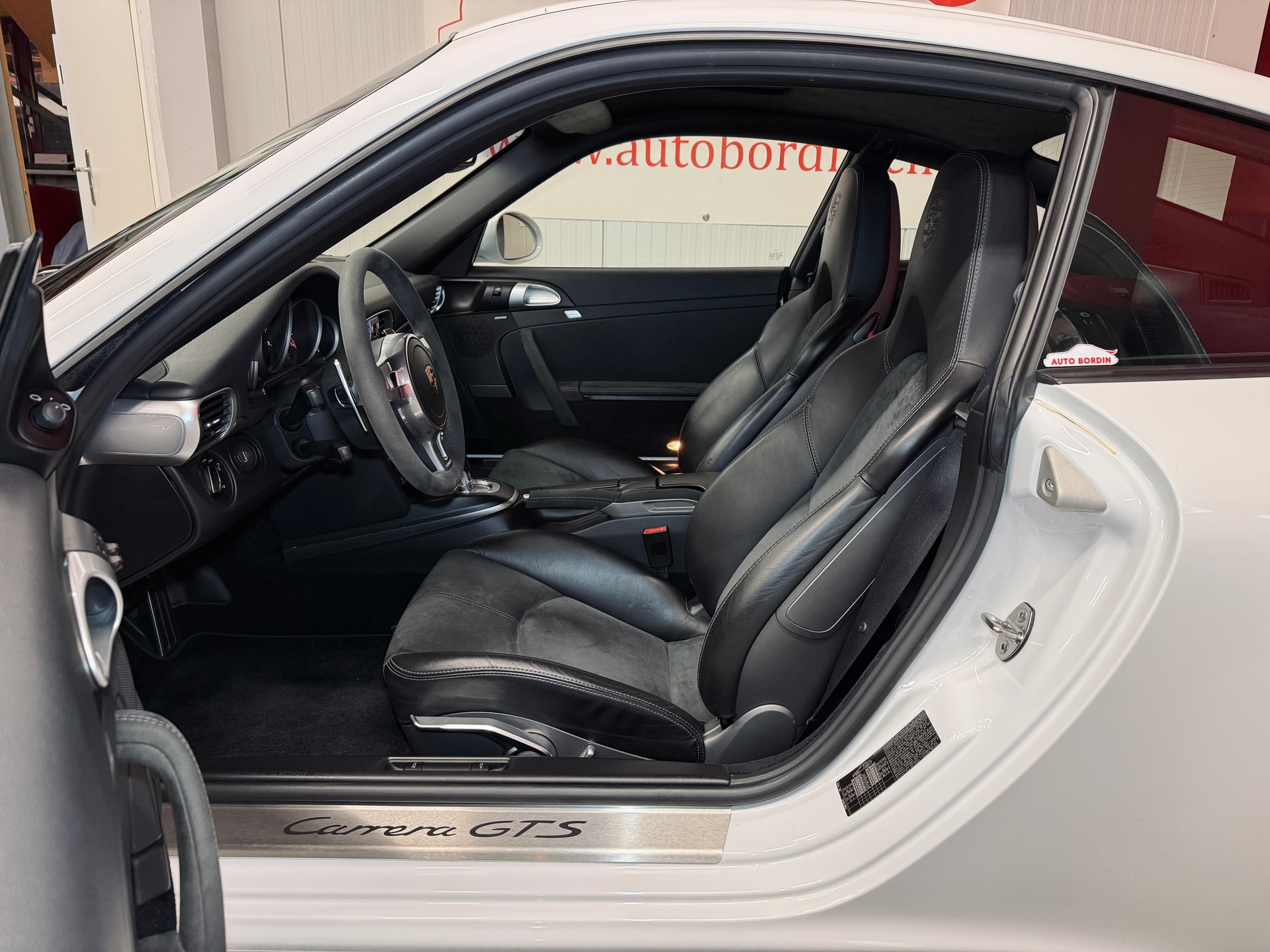 PORSCHE 911 Carrera GTS PDK „Carraraweiss“ Alcantara / Centerlock /Sport Chrono & -auspuff-image-4