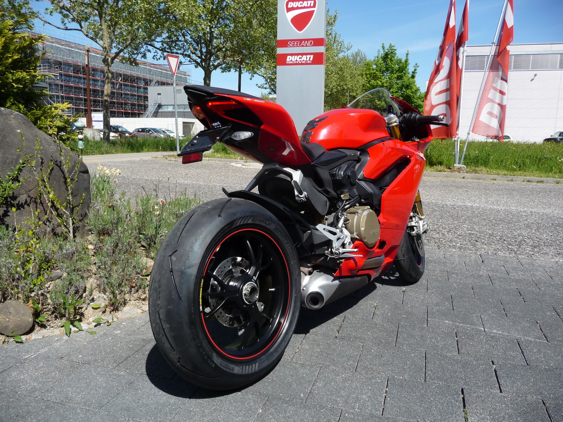 DUCATI 1299 Panigale S-showroom-element-2