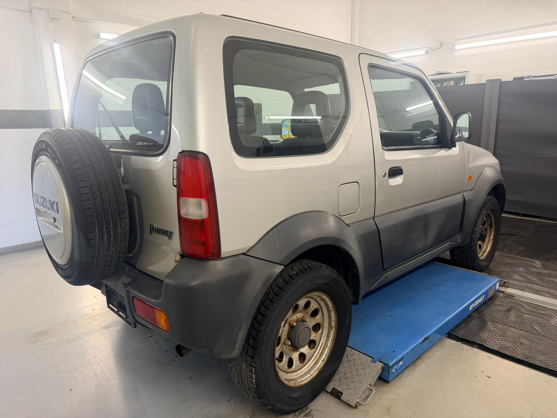 SUZUKI Jimny 1.3 16V Country-showroom-element-3