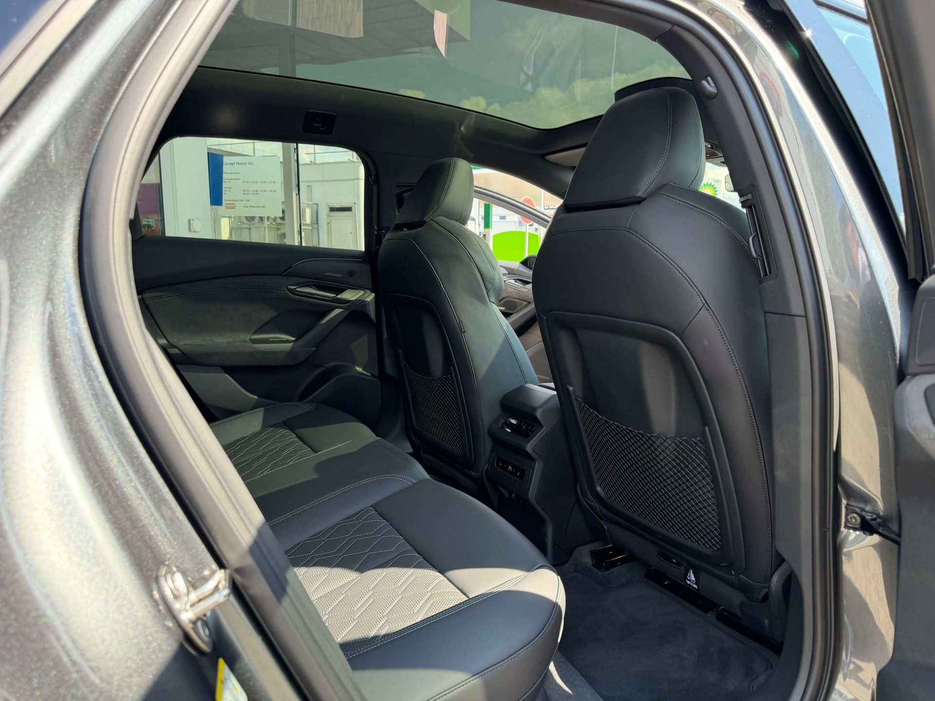 AUDI S6 Avant e-tron quattro-image-11