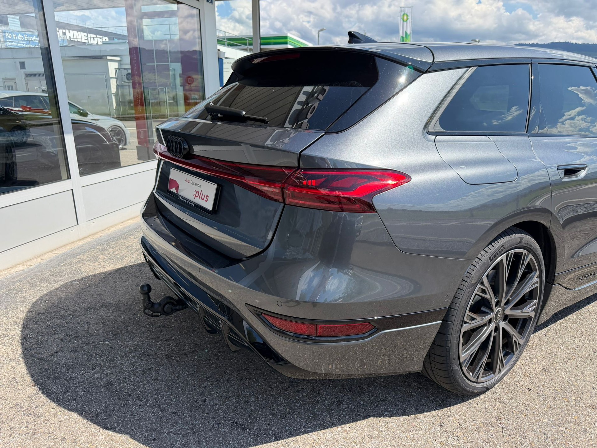 AUDI S6 Avant e-tron quattro-image-4