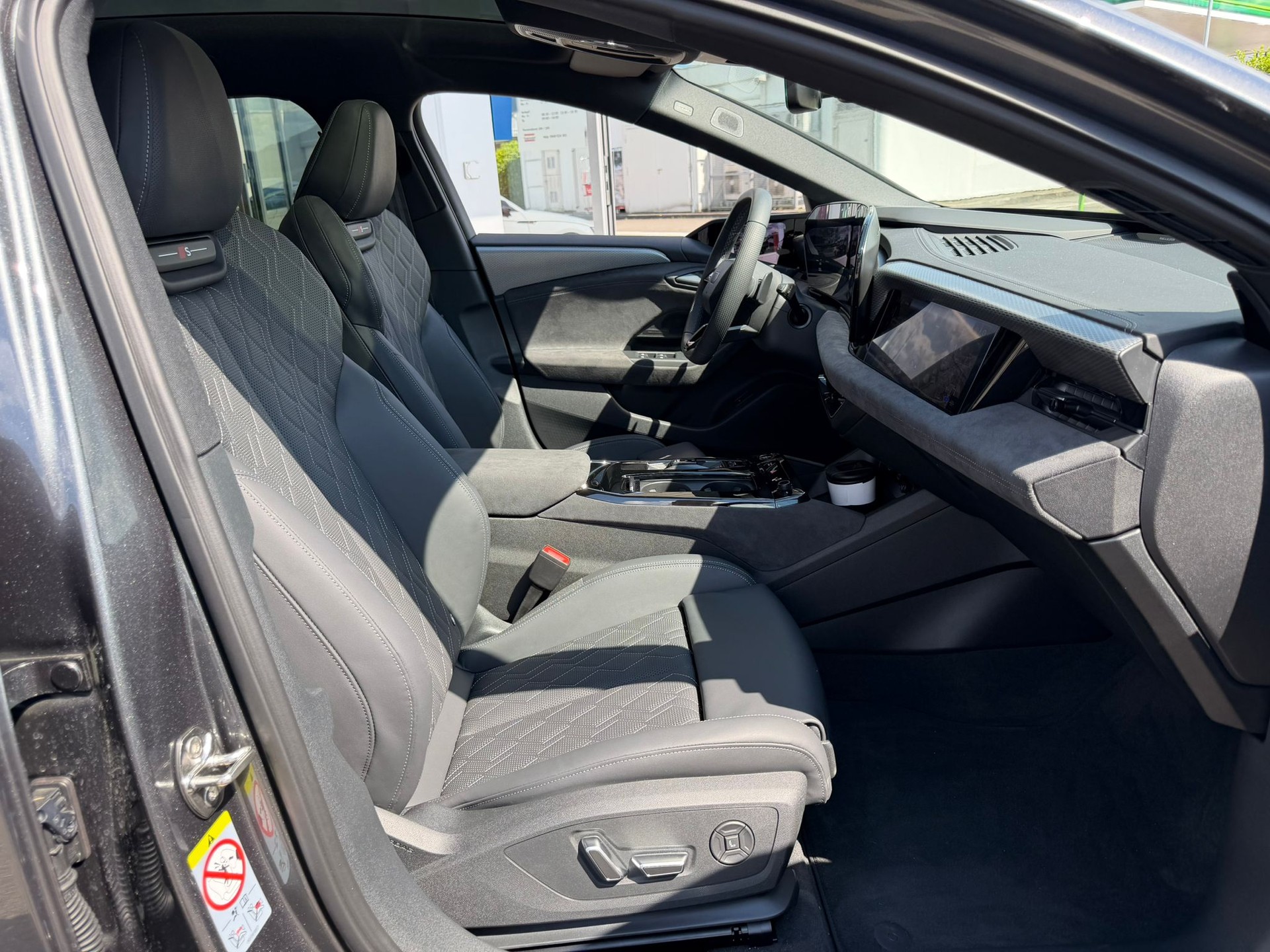 AUDI S6 Avant e-tron quattro-image-13