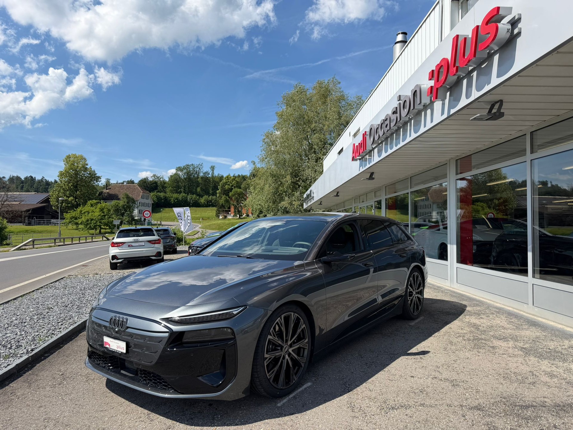 AUDI S6 Avant e-tron quattro-image-6