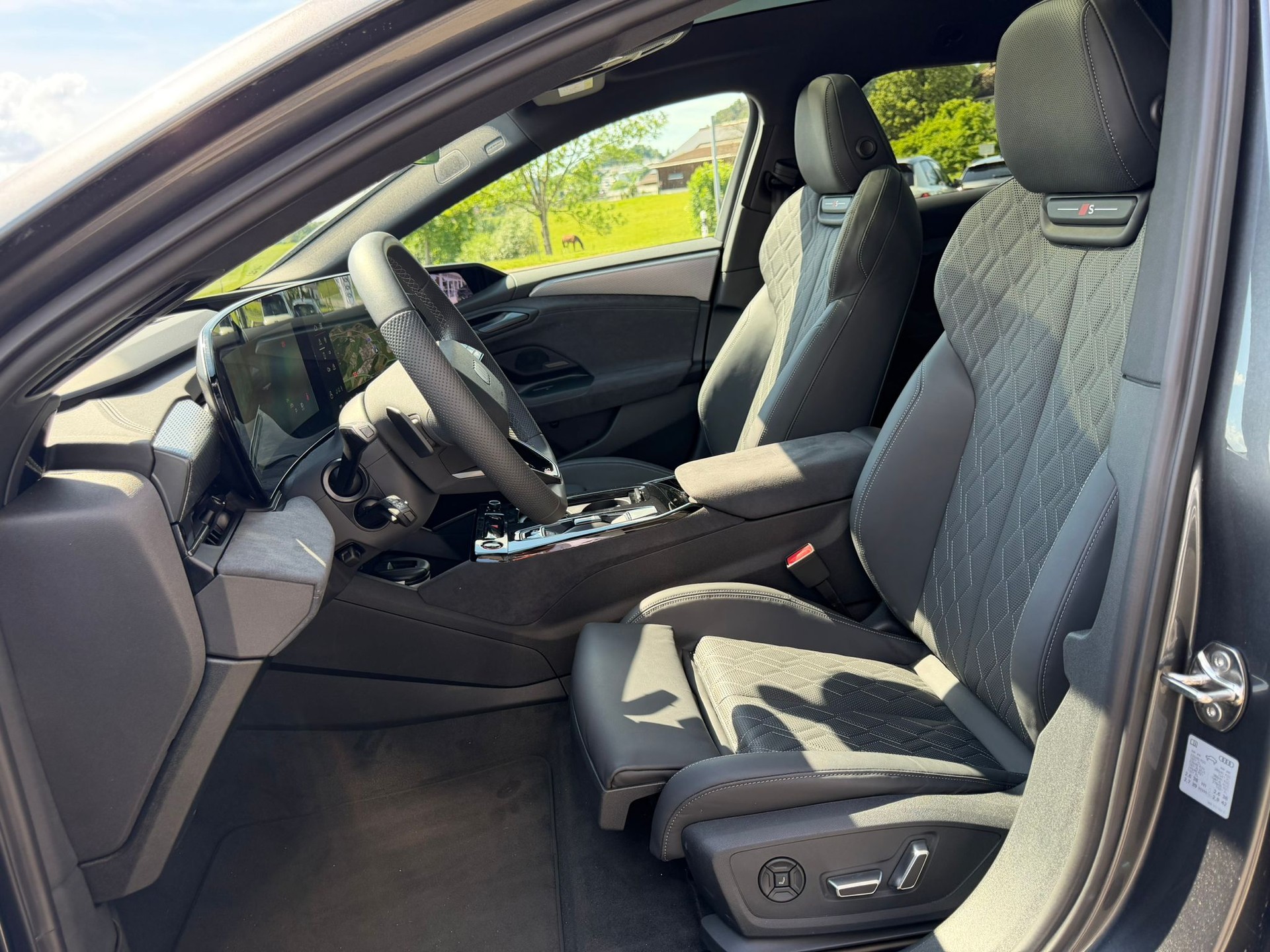 AUDI S6 Avant e-tron quattro-image-8