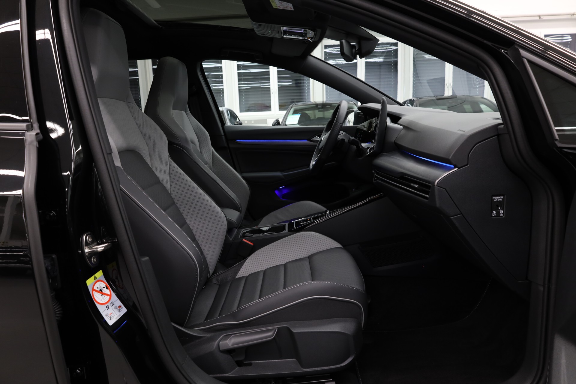 VW Golf VIII 1.5 TSI PHEV GTE DSG-image-14