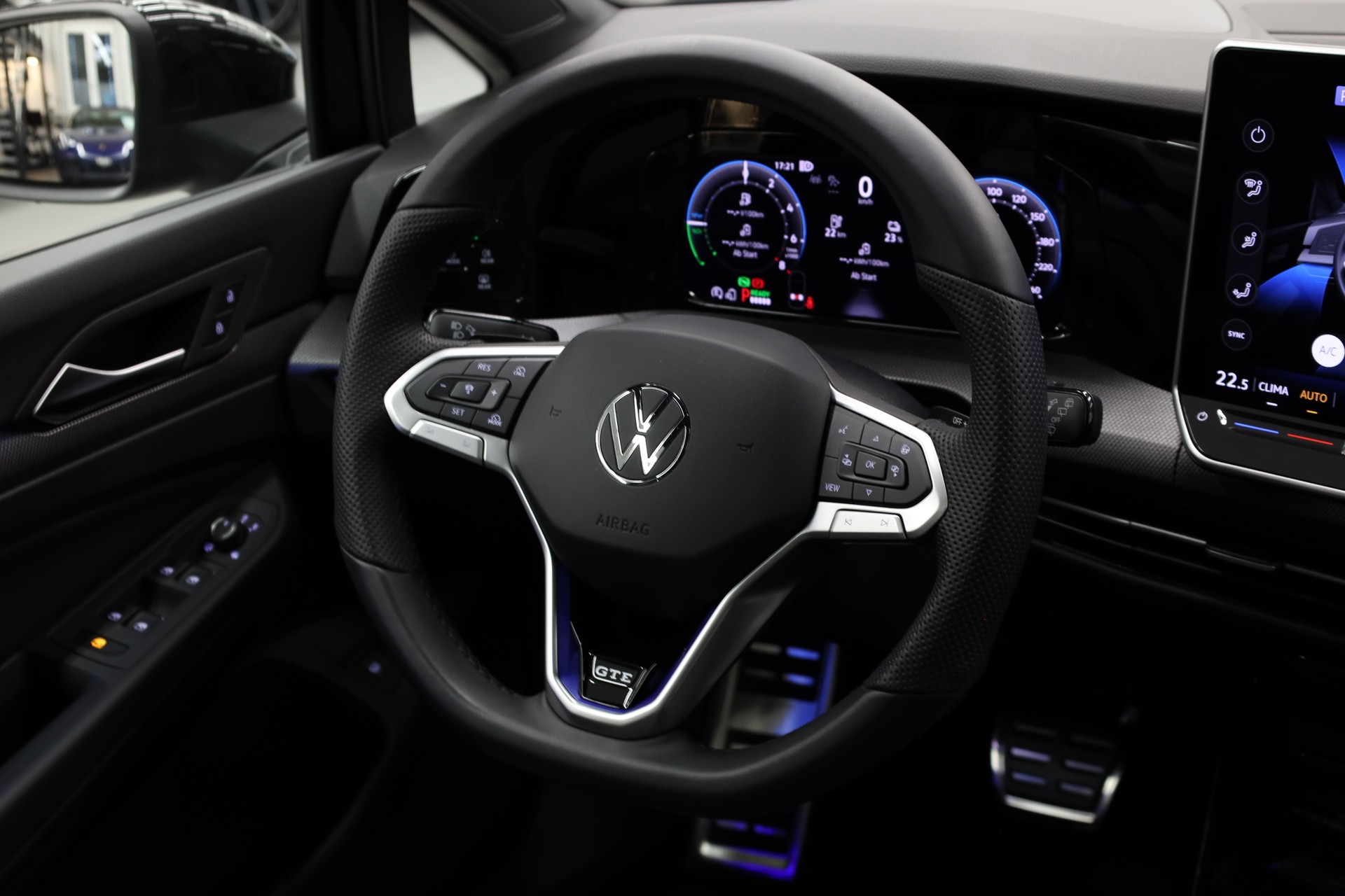VW Golf VIII 1.5 TSI PHEV GTE DSG-image-18