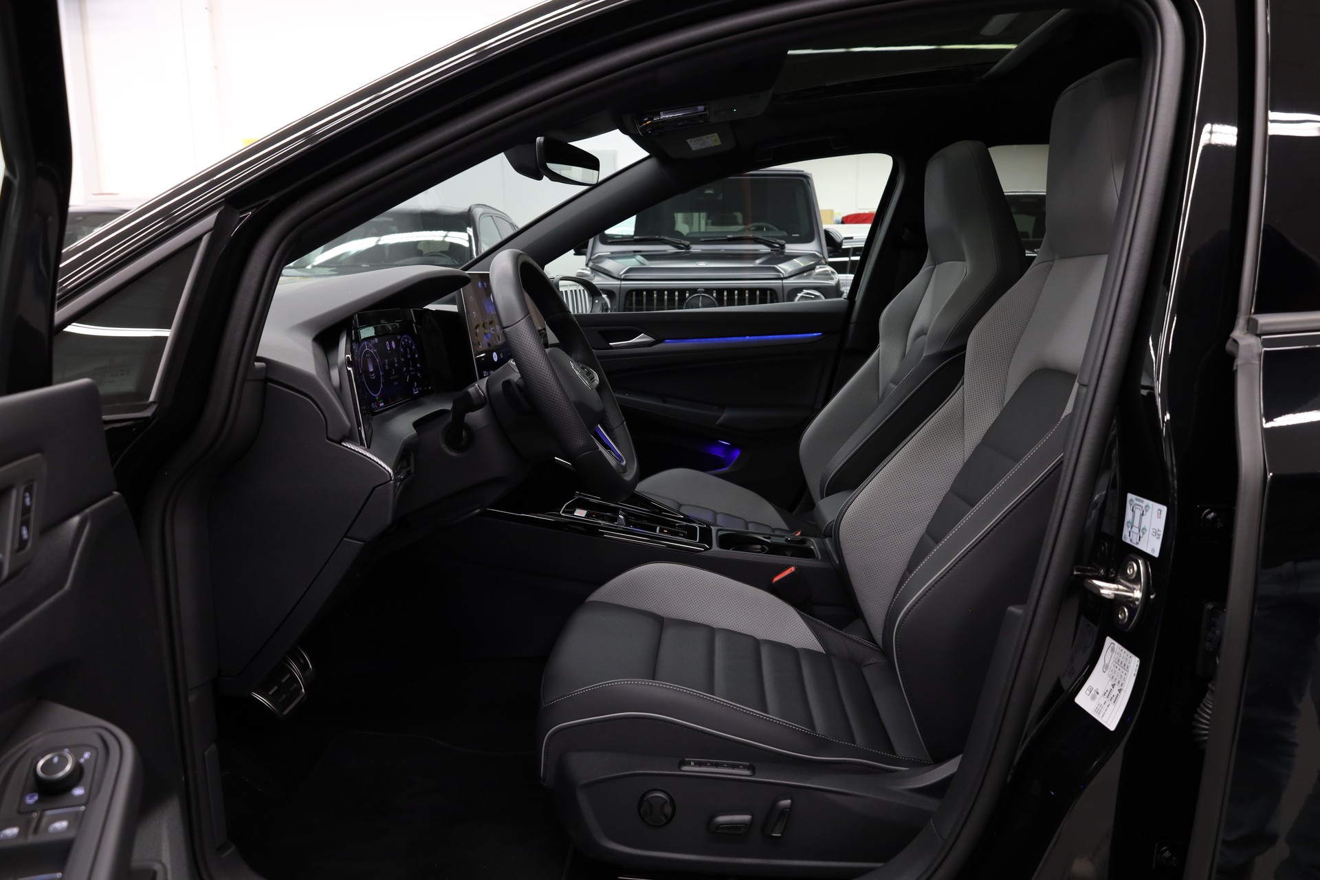 VW Golf VIII 1.5 TSI PHEV GTE DSG-image-13