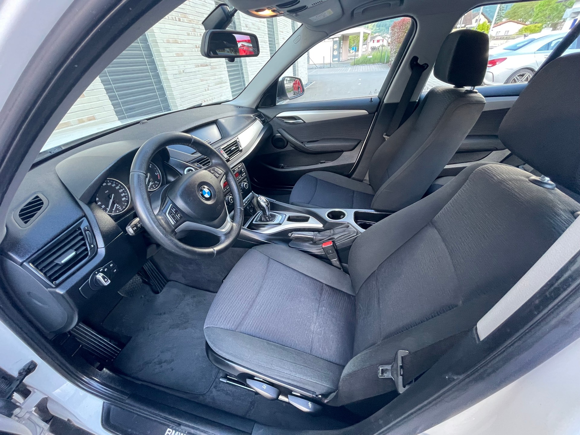 BMW X1 xDrive 18d Sport Line Steptronic-image-13
