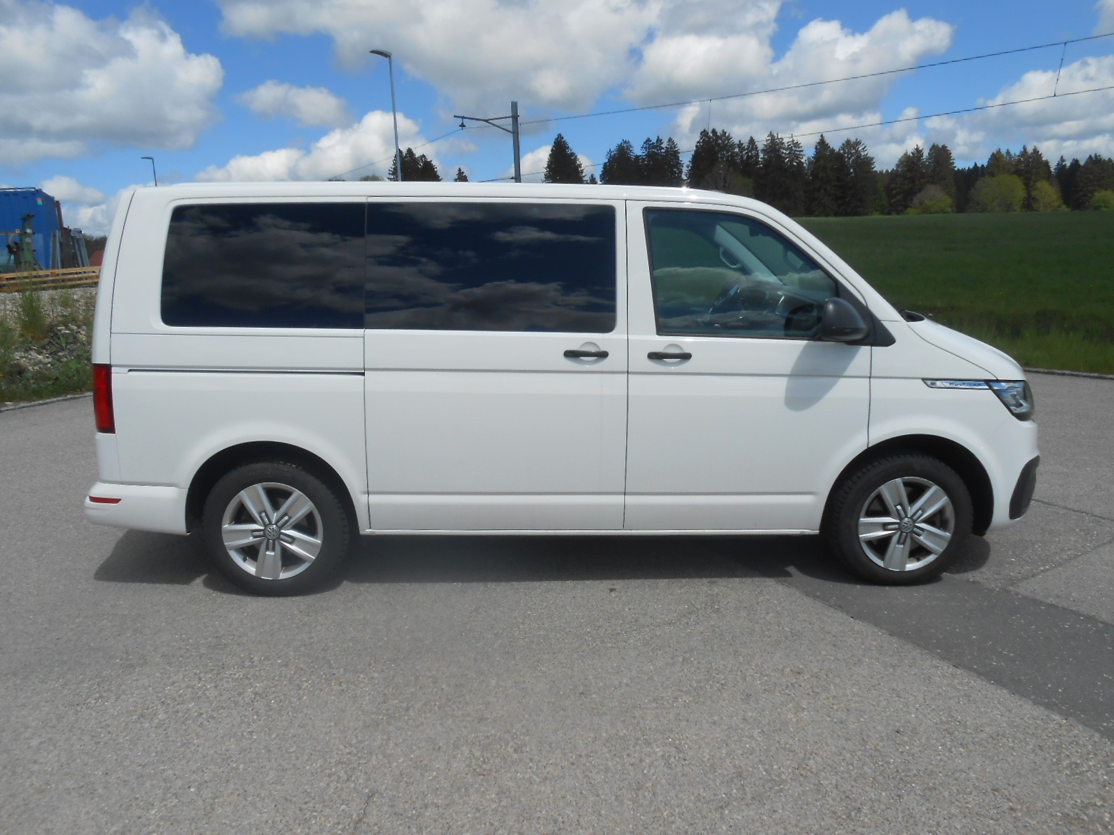 VW T6.1 Multivan 2.0 TDI Trendline 4Motion DSG-image-3