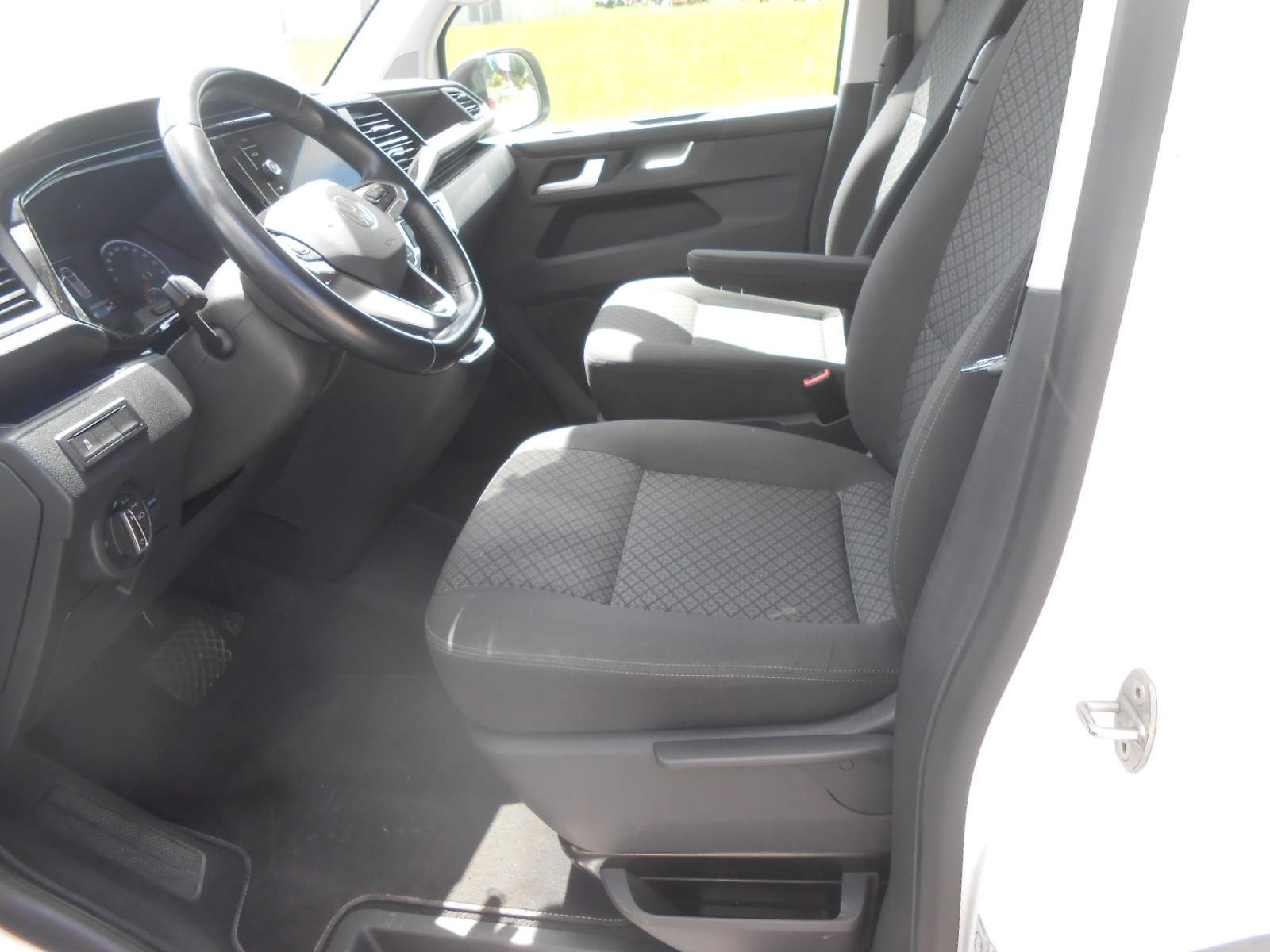VW T6.1 Multivan 2.0 TDI Trendline 4Motion DSG-image-10