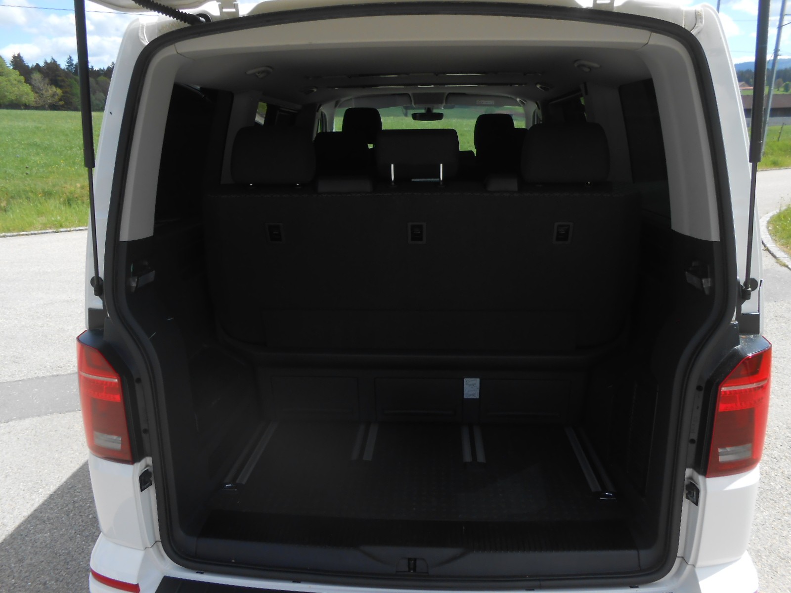 VW T6.1 Multivan 2.0 TDI Trendline 4Motion DSG-image-9