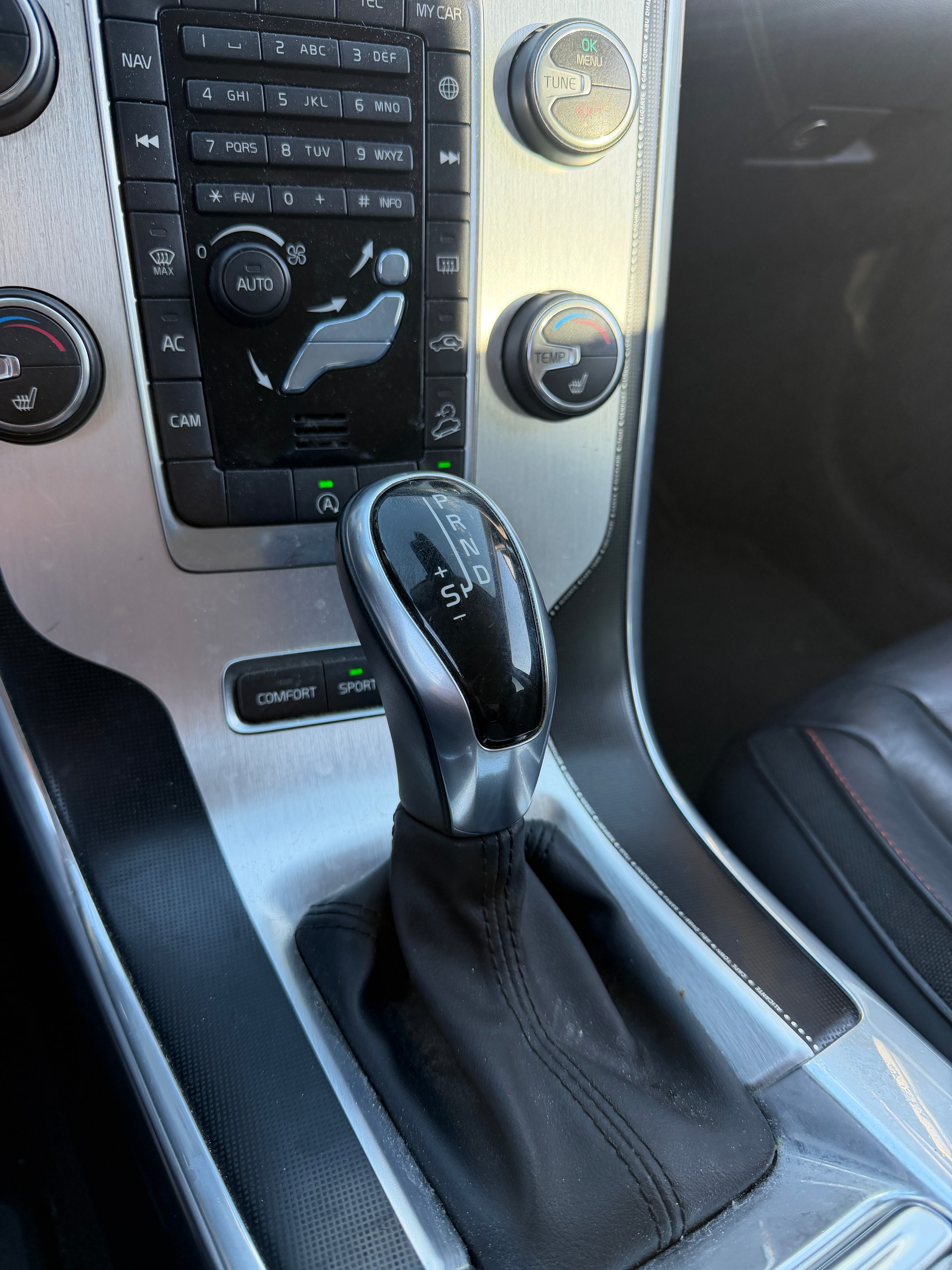 VOLVO XC60 T5 AWD Kinetic Geartronic-image-12