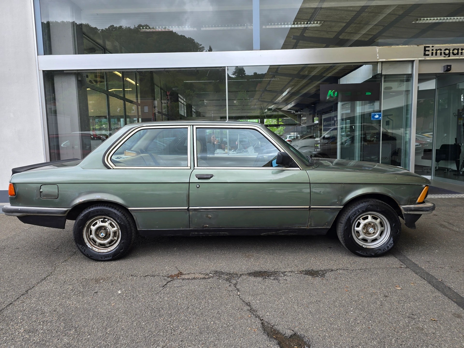BMW 318 I-image-6