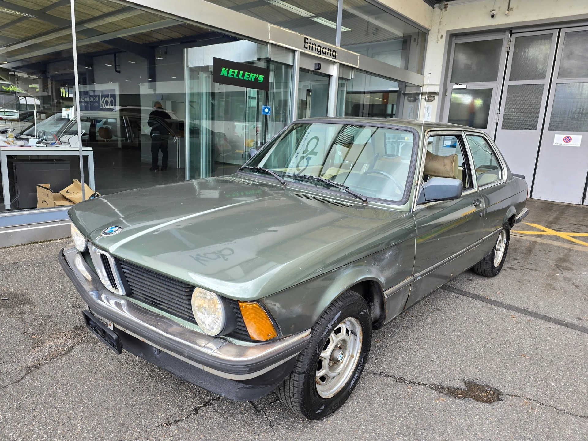 BMW 318 I-image-0