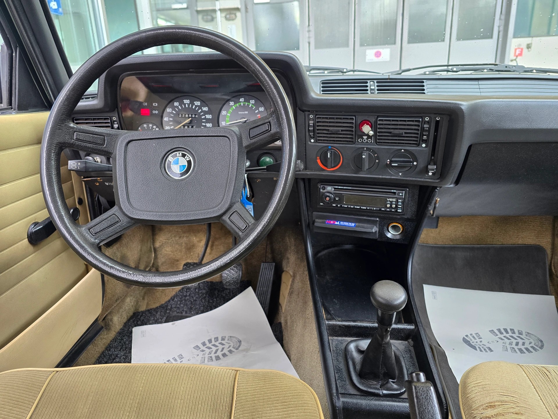 BMW 318 I-image-15