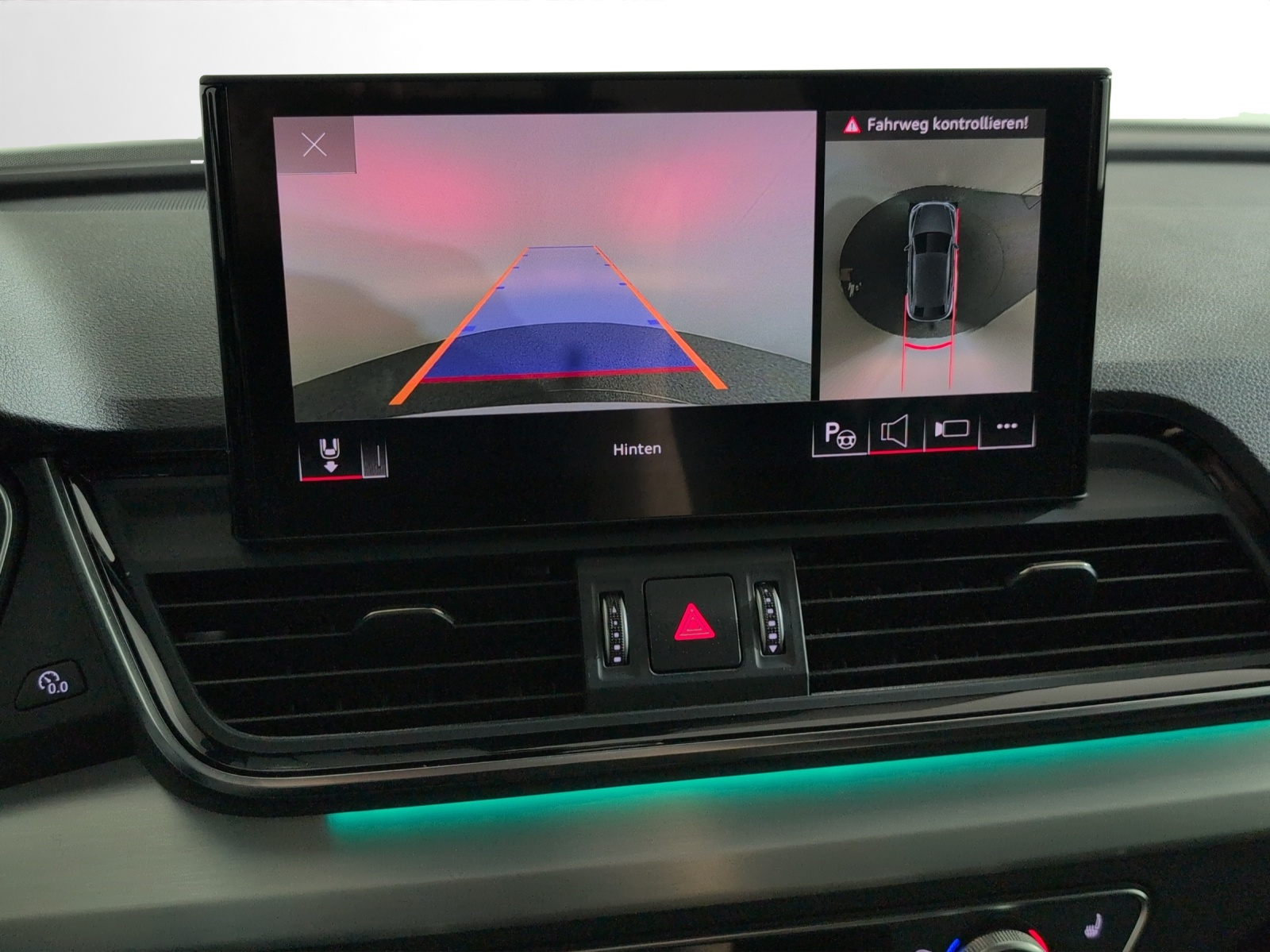 AUDI Q5 Sportback 40 TDI Blackedition quattro S-tronic-image-12