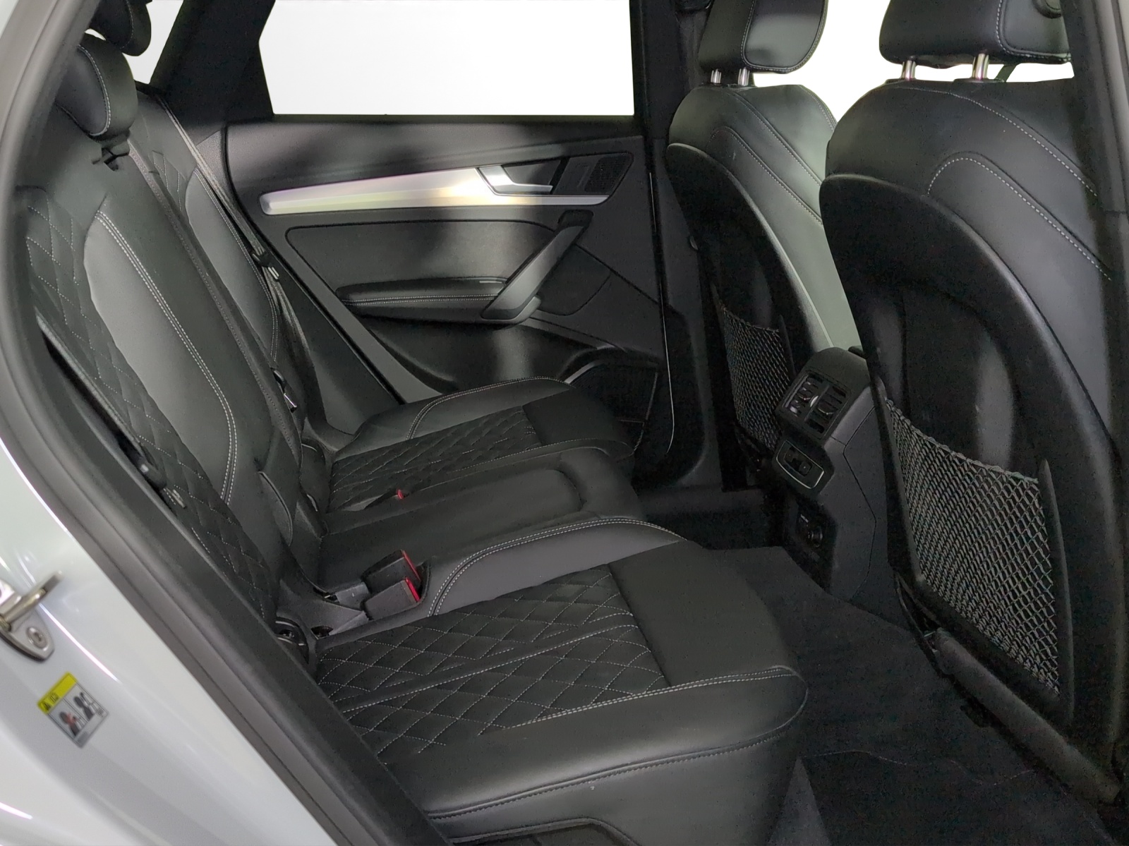 AUDI Q5 Sportback 40 TDI Blackedition quattro S-tronic-image-8