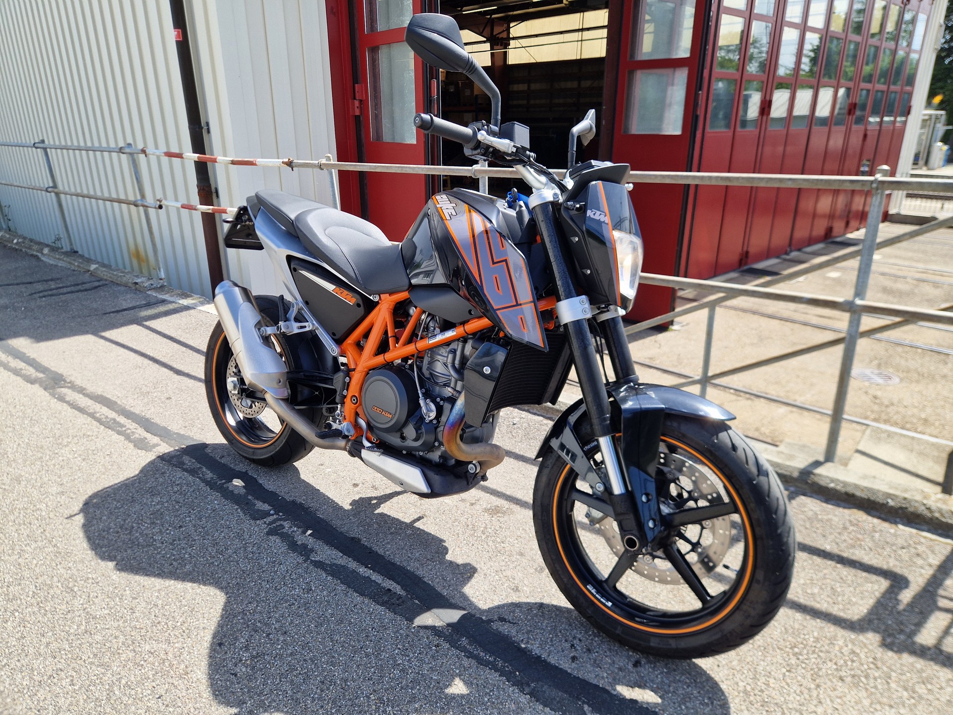 KTM 690 Duke ABS (35kW)-showroom-element-1