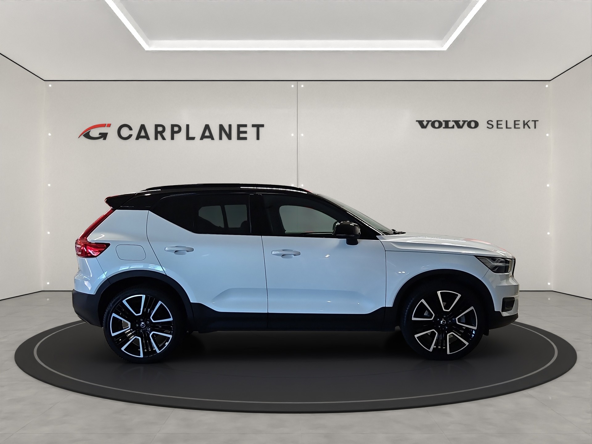 VOLVO XC40 1.5 T5 PiH R-Design-image-4