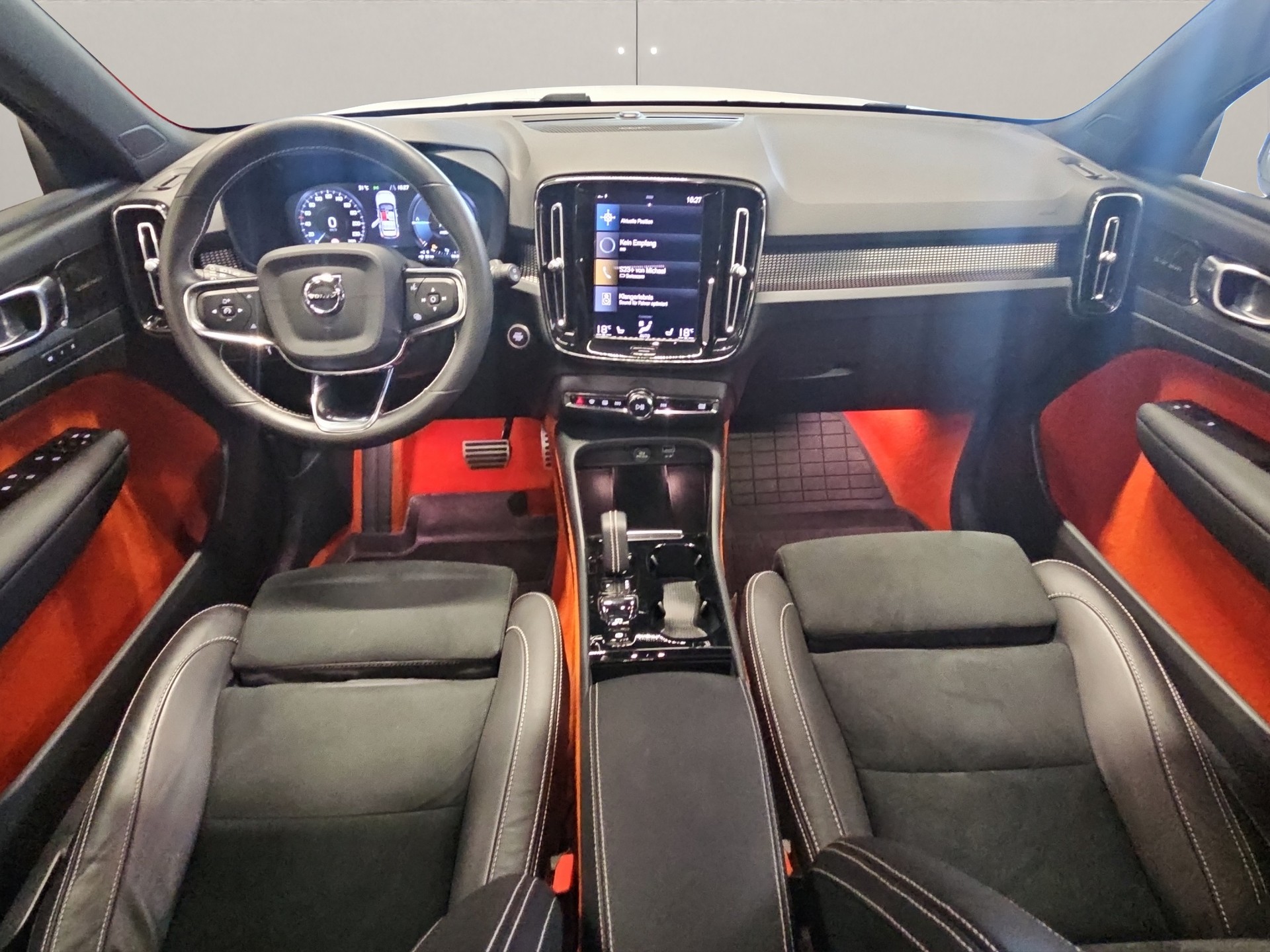 VOLVO XC40 1.5 T5 PiH R-Design-image-9