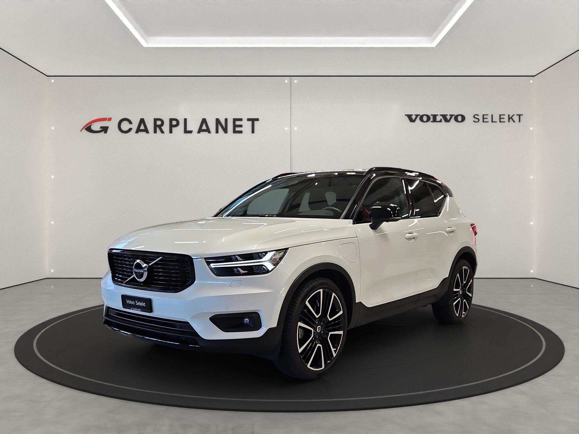 VOLVO XC40 1.5 T5 PiH R-Design-image-0