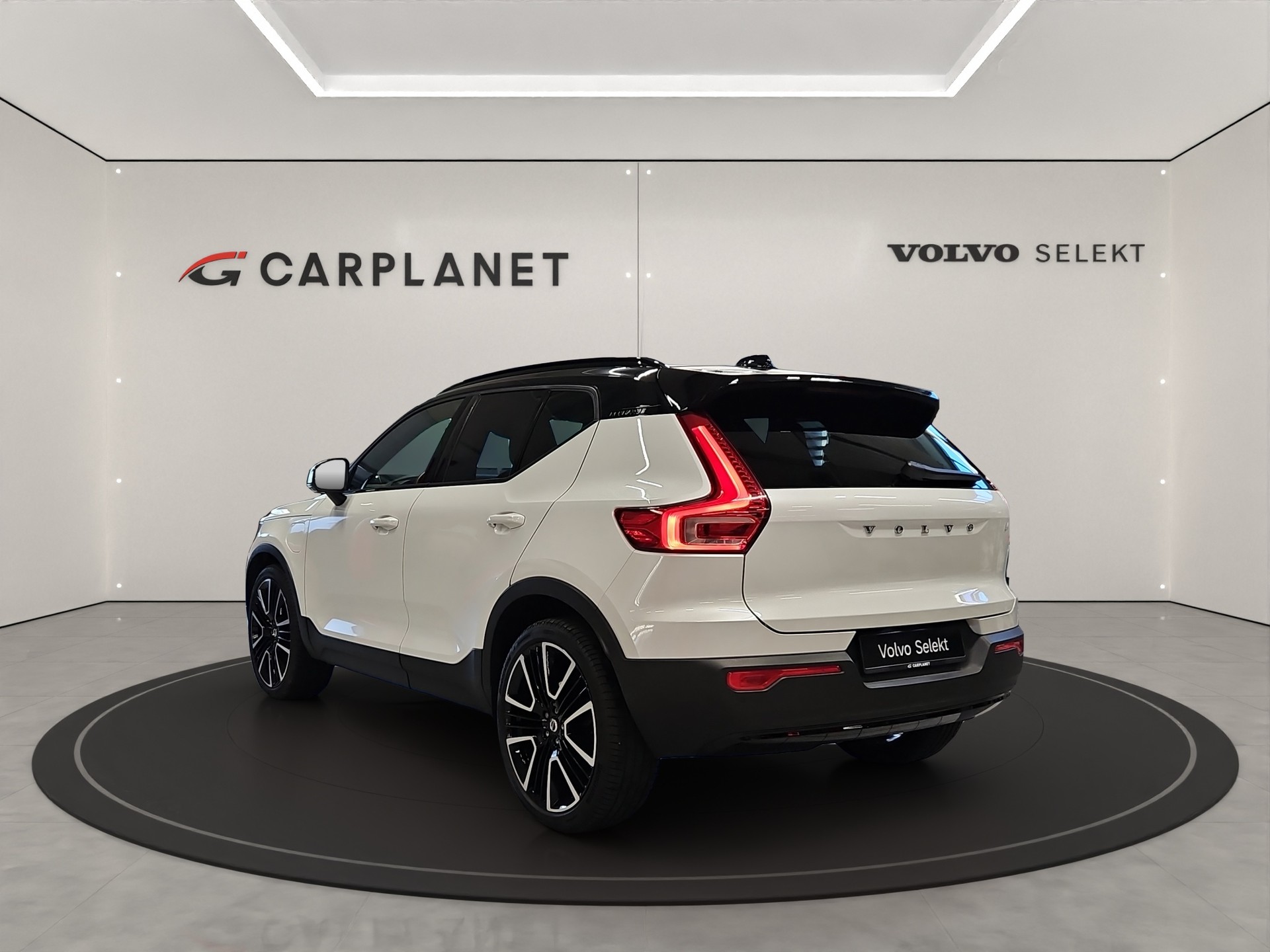 VOLVO XC40 1.5 T5 PiH R-Design-image-3